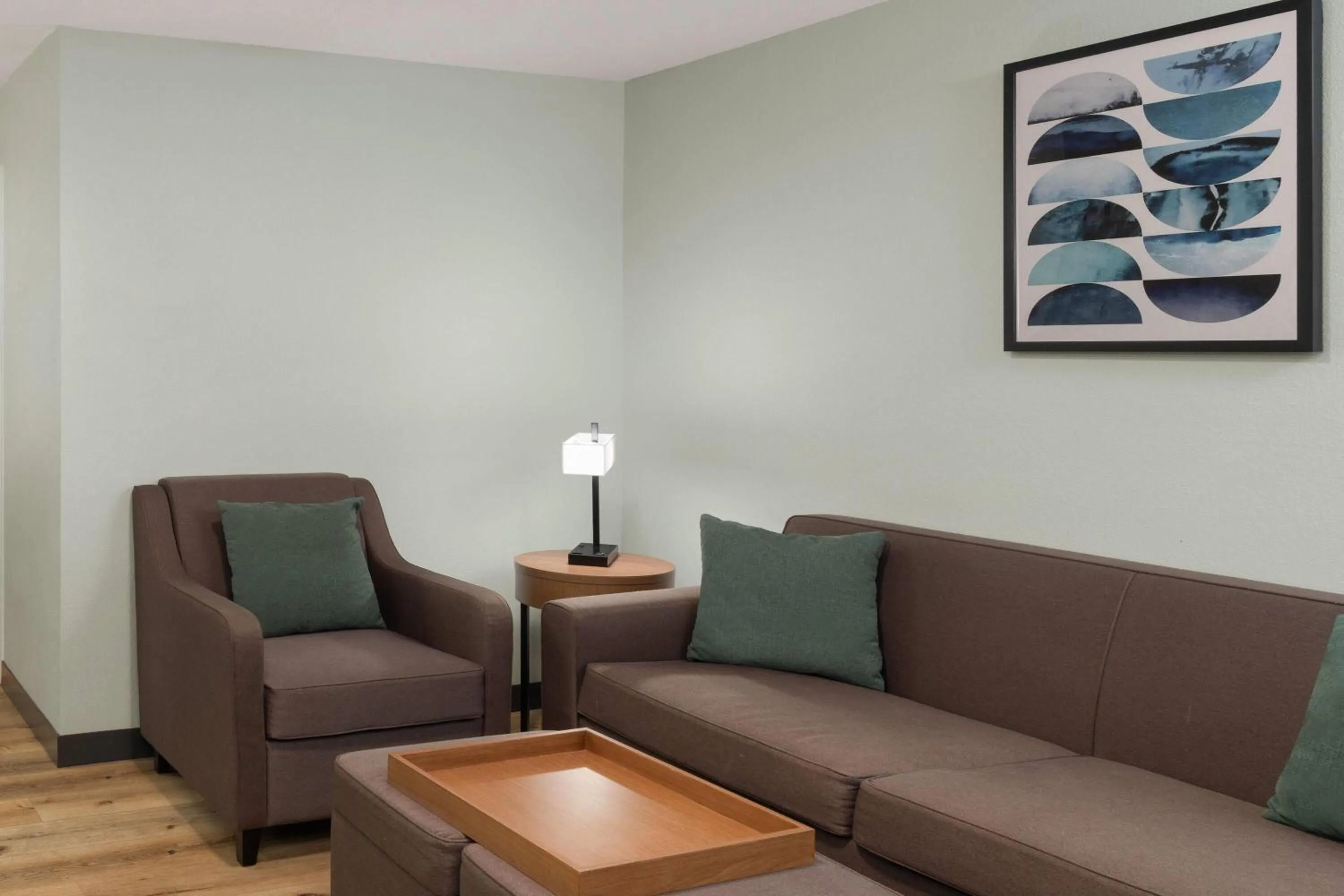 Photo of the whole room in Wingate By Wyndham Mansfield Ontario