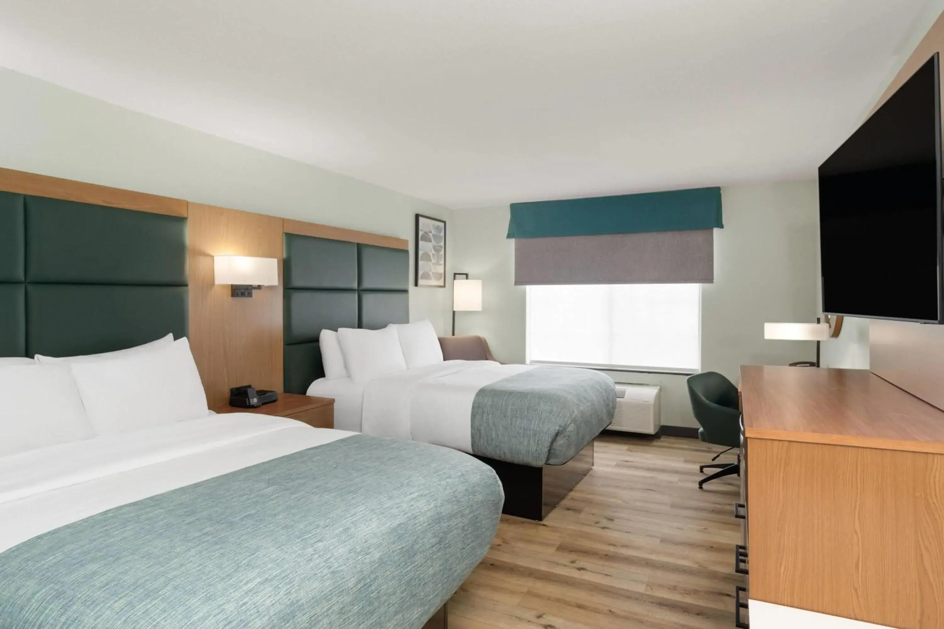 Photo of the whole room, Bed in Wingate By Wyndham Mansfield Ontario Photo of the whole room, Bed in Wingate By Wyndham Mansfield Ontario