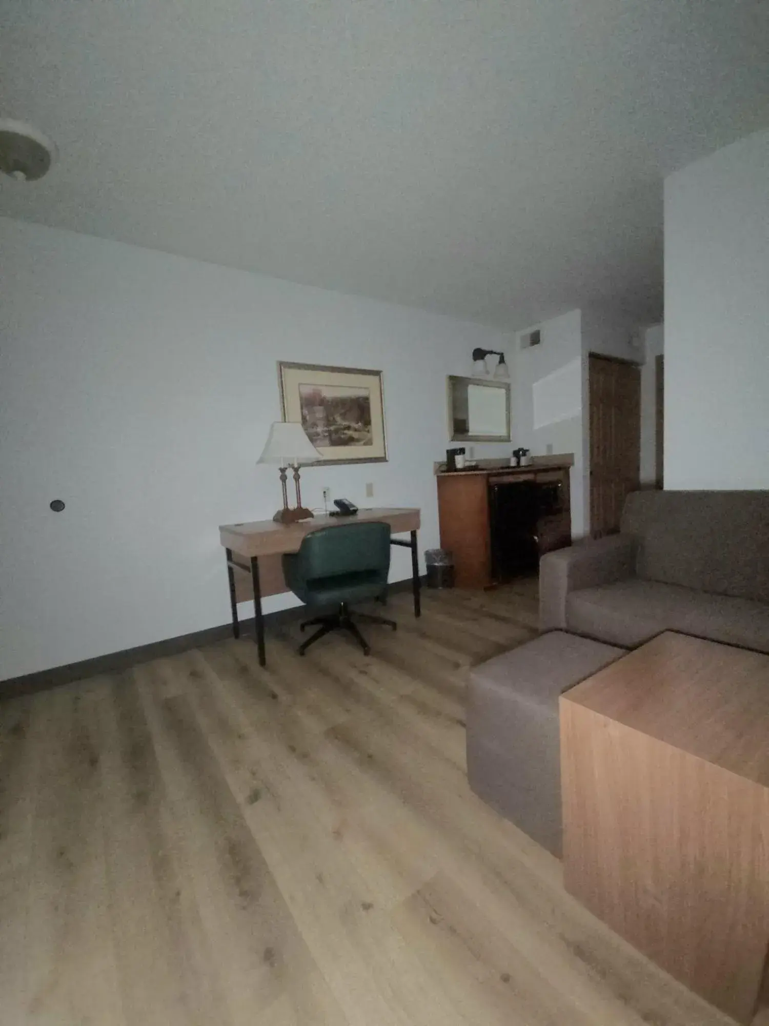 Living room in Wingate by Wyndham Youngstown - Austintown Living room in Wingate by Wyndham Youngstown - Austintown