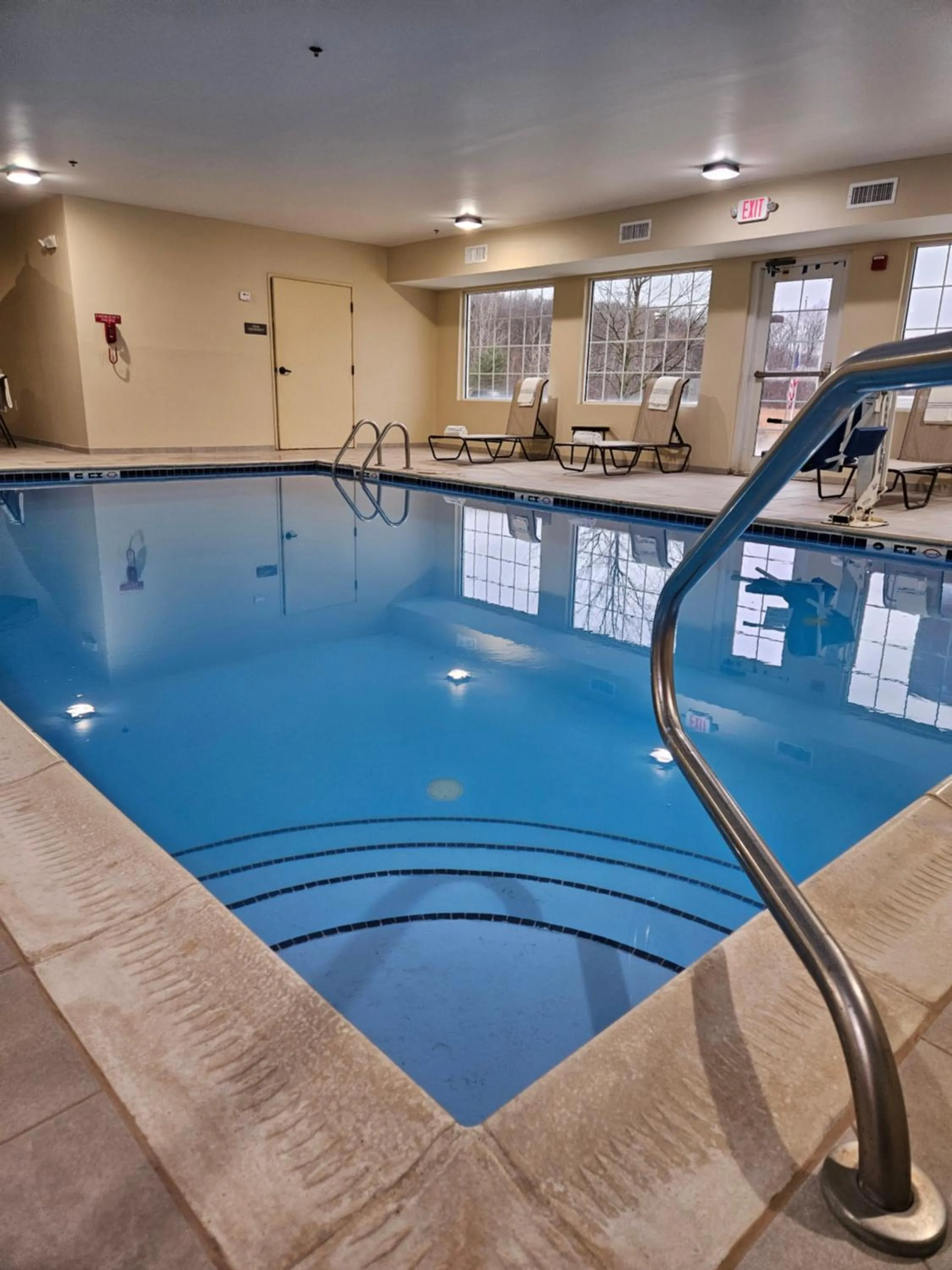 Swimming pool in Wingate by Wyndham Youngstown - Austintown
