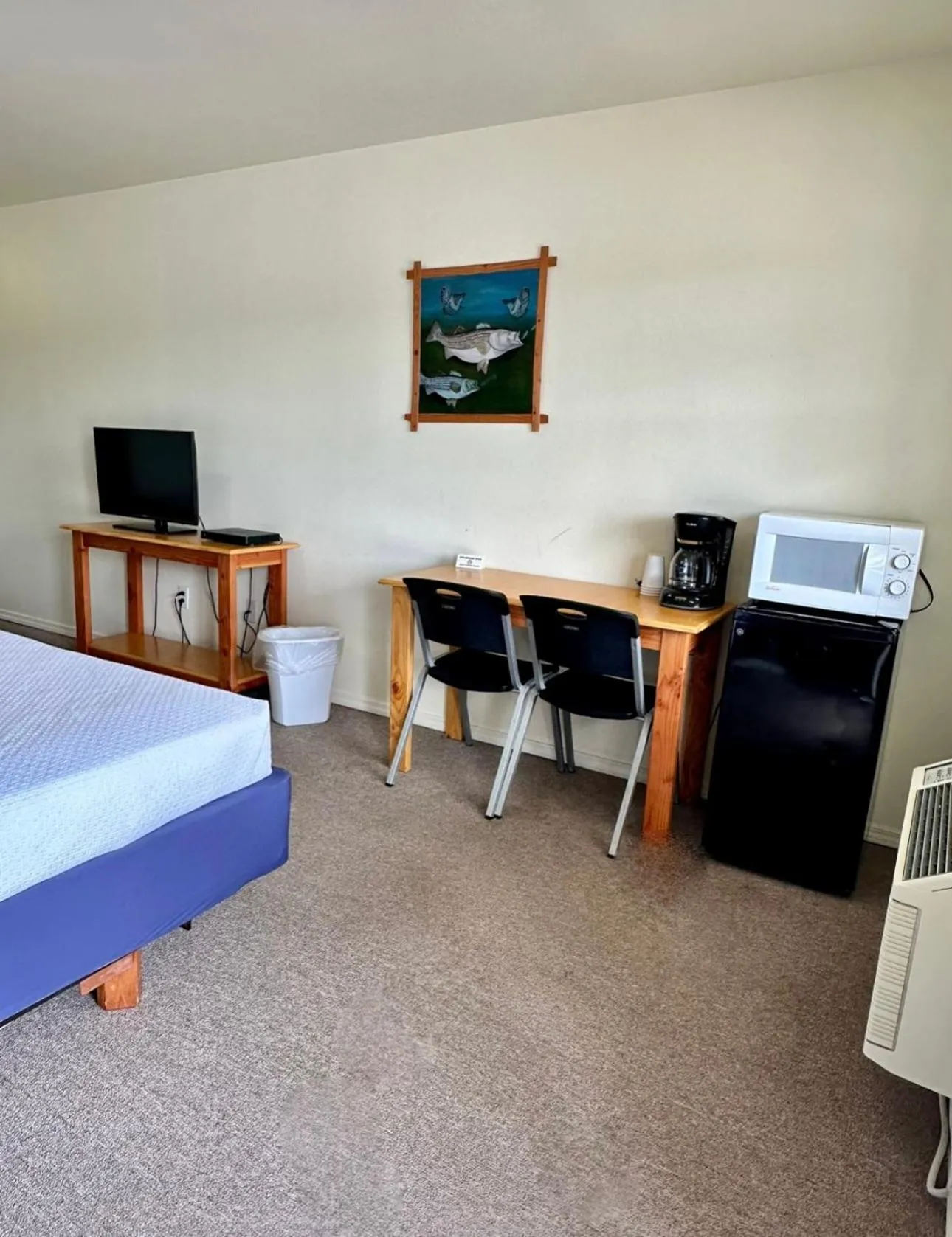 Bed in Lakeside Motel, Cabins and RV