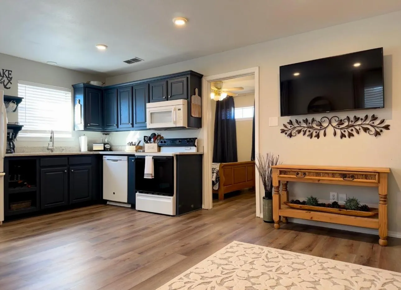 Kitchen or kitchenette in Lakeside Motel, Cabins and RV