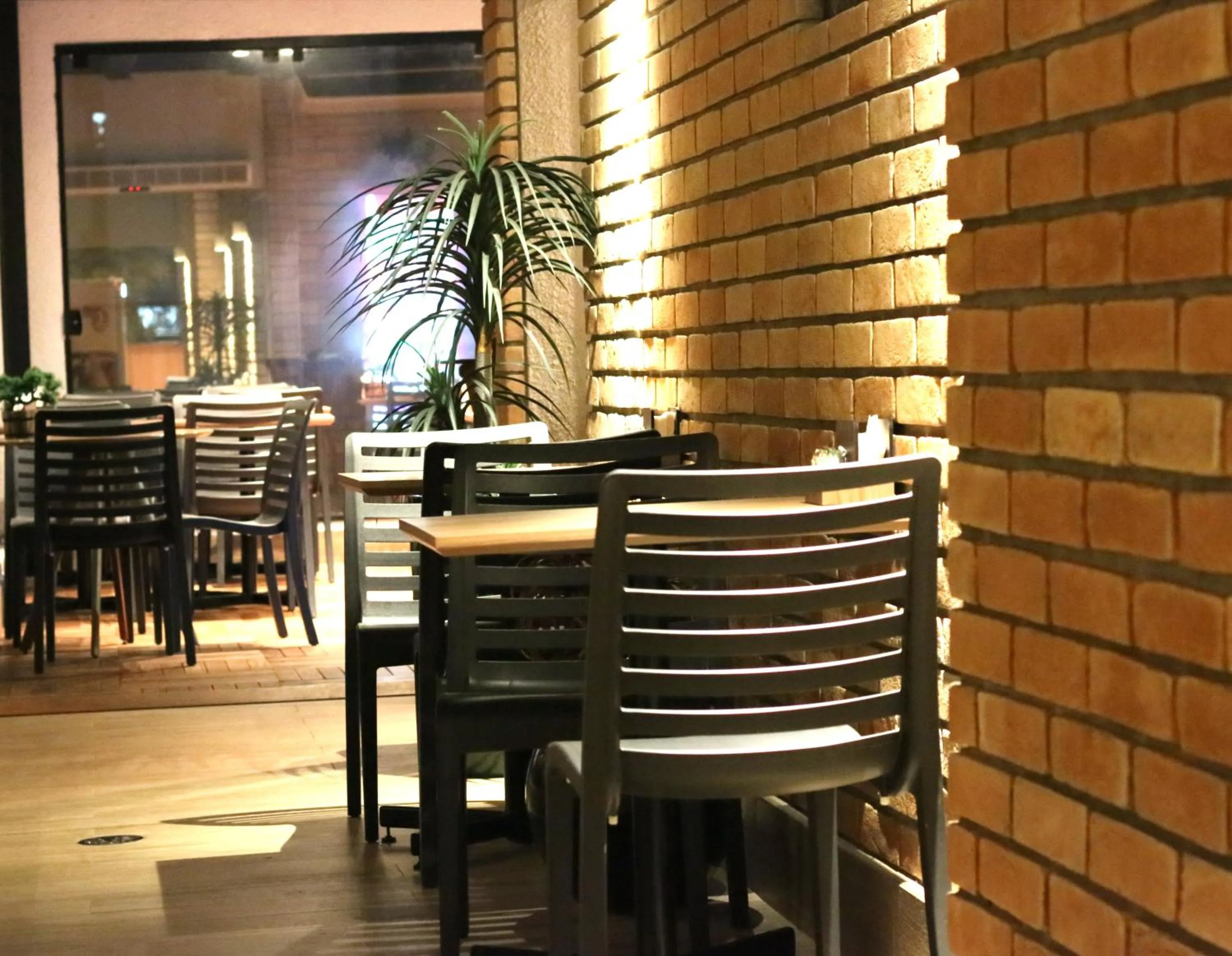 Restaurant/places to eat in EZ Moema Hotel