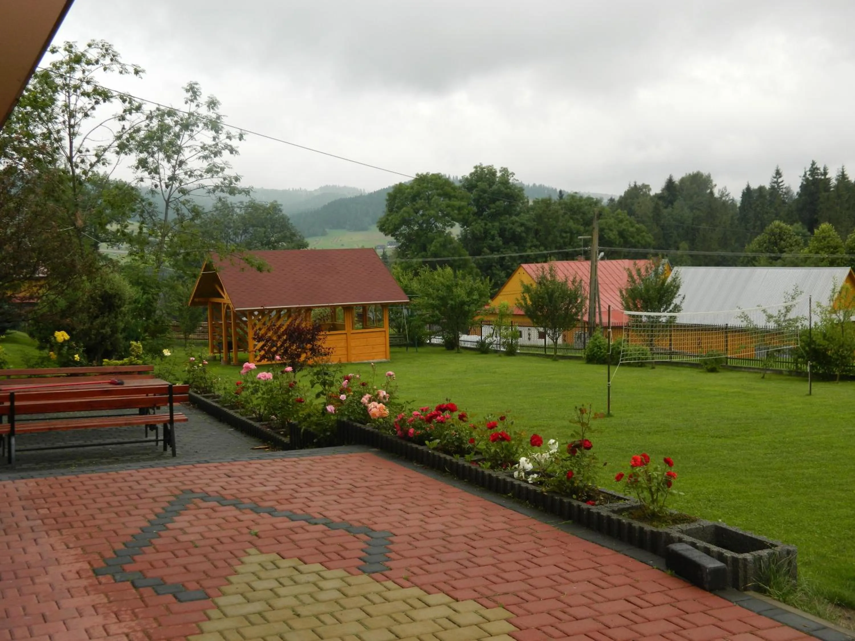 Garden in Pokoje gościnne u Komperdow pod wyciągiem narciarskim Kaniowka