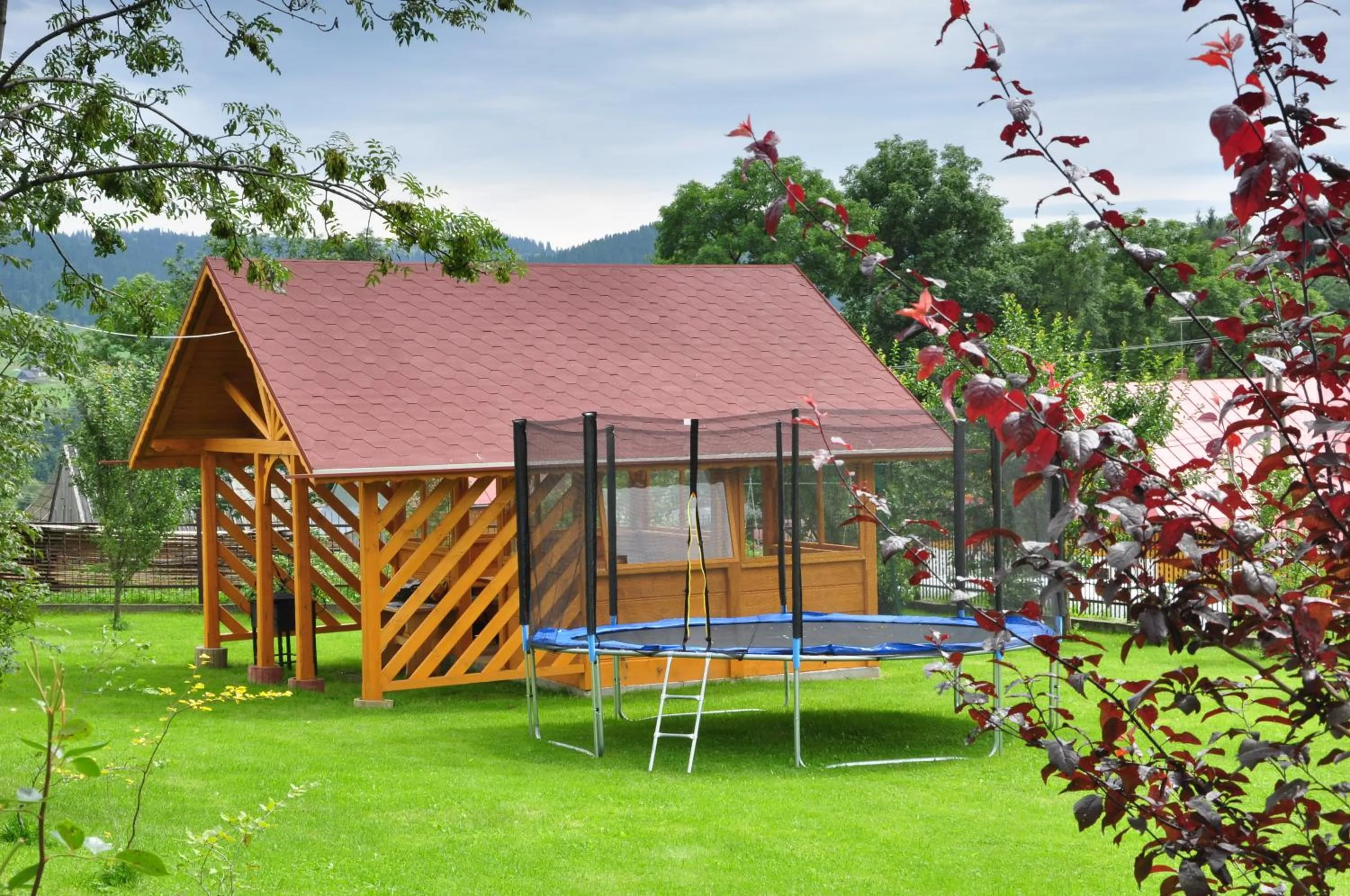 Garden in Pokoje gościnne u Komperdow pod wyciągiem narciarskim Kaniowka