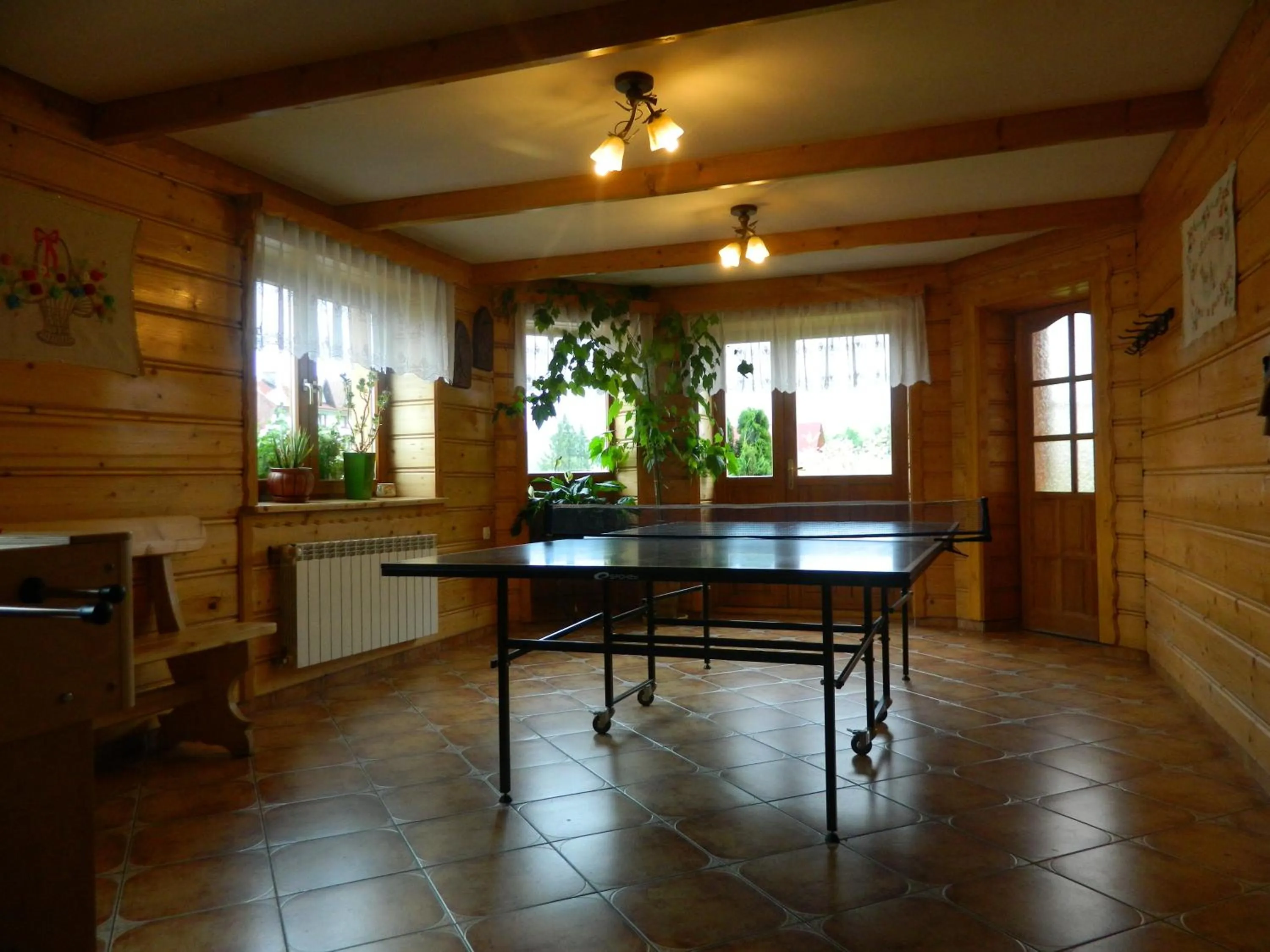 Table tennis in Pokoje gościnne u Komperdow pod wyciągiem narciarskim Kaniowka