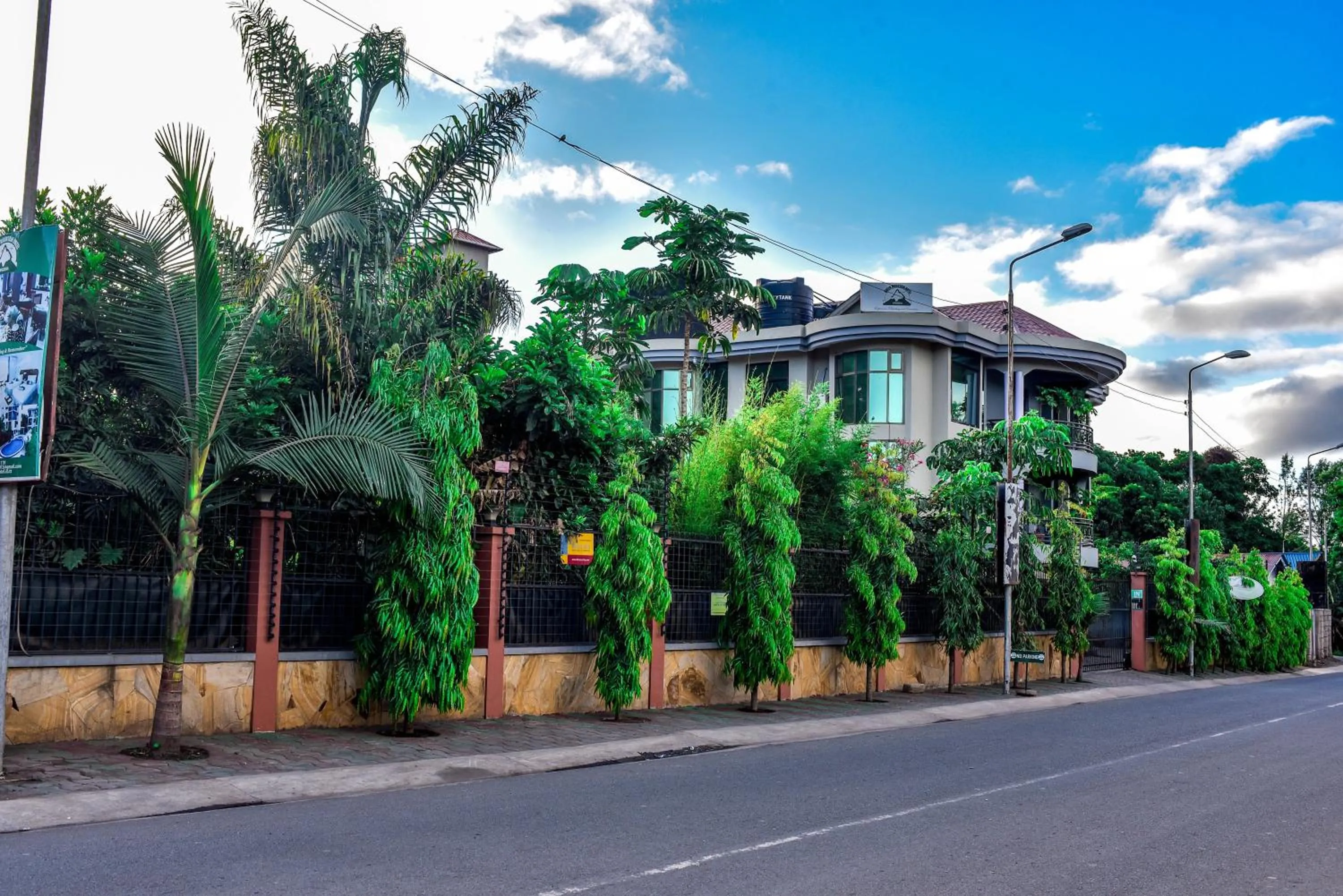 Facade/entrance in Green Mountain Hotel