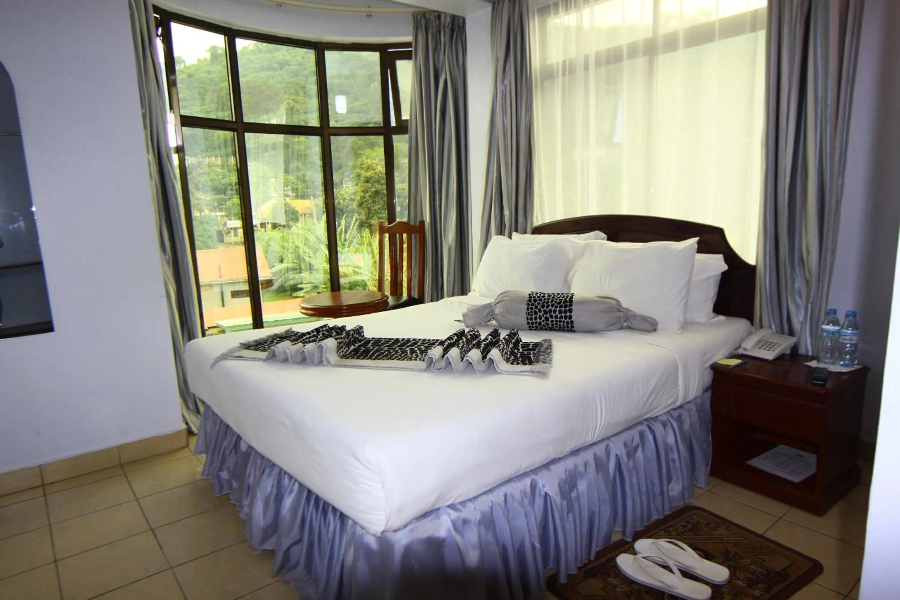 Photo of the whole room, Bed in Green Mountain Hotel