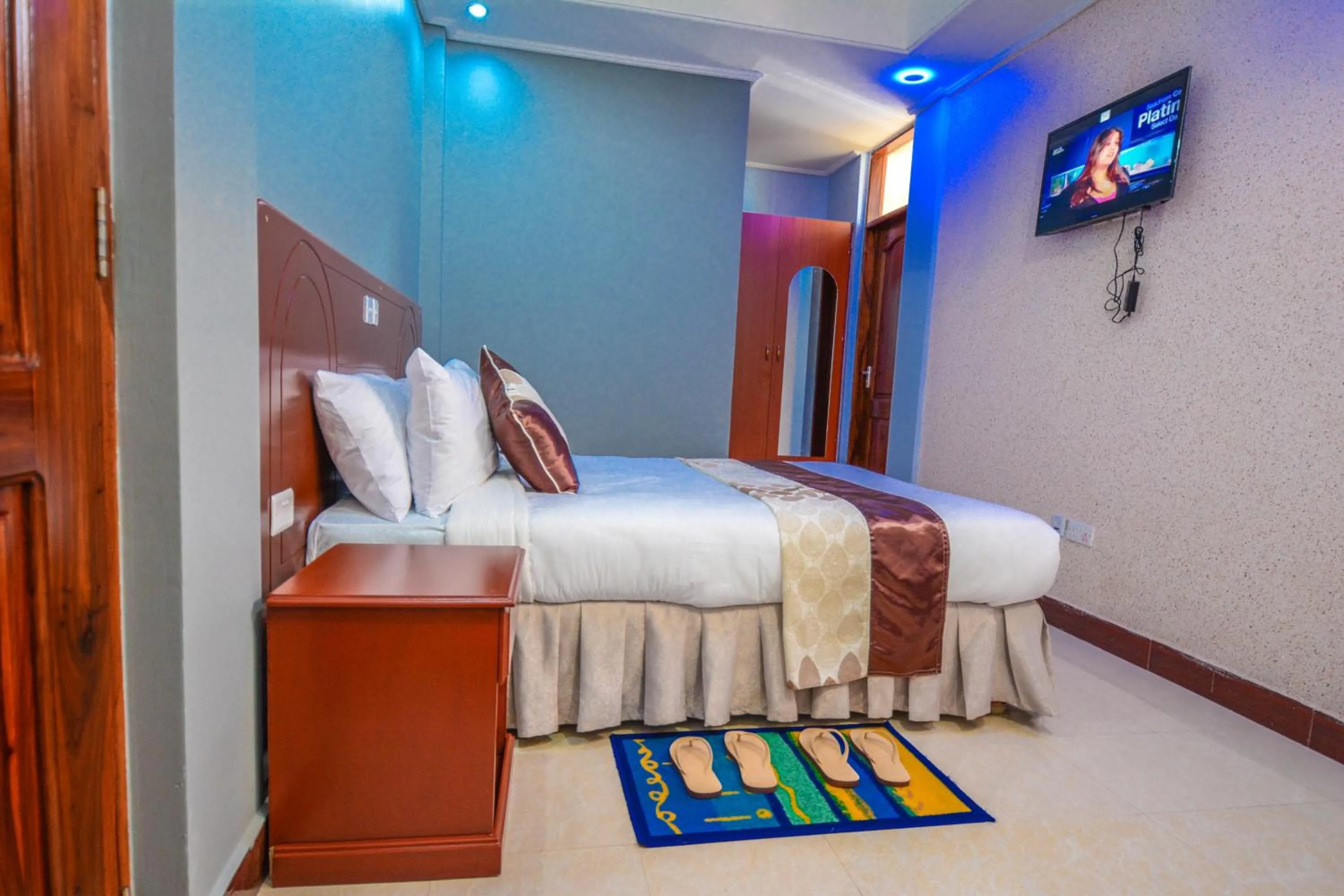 Photo of the whole room, Bed in Green Mountain Hotel