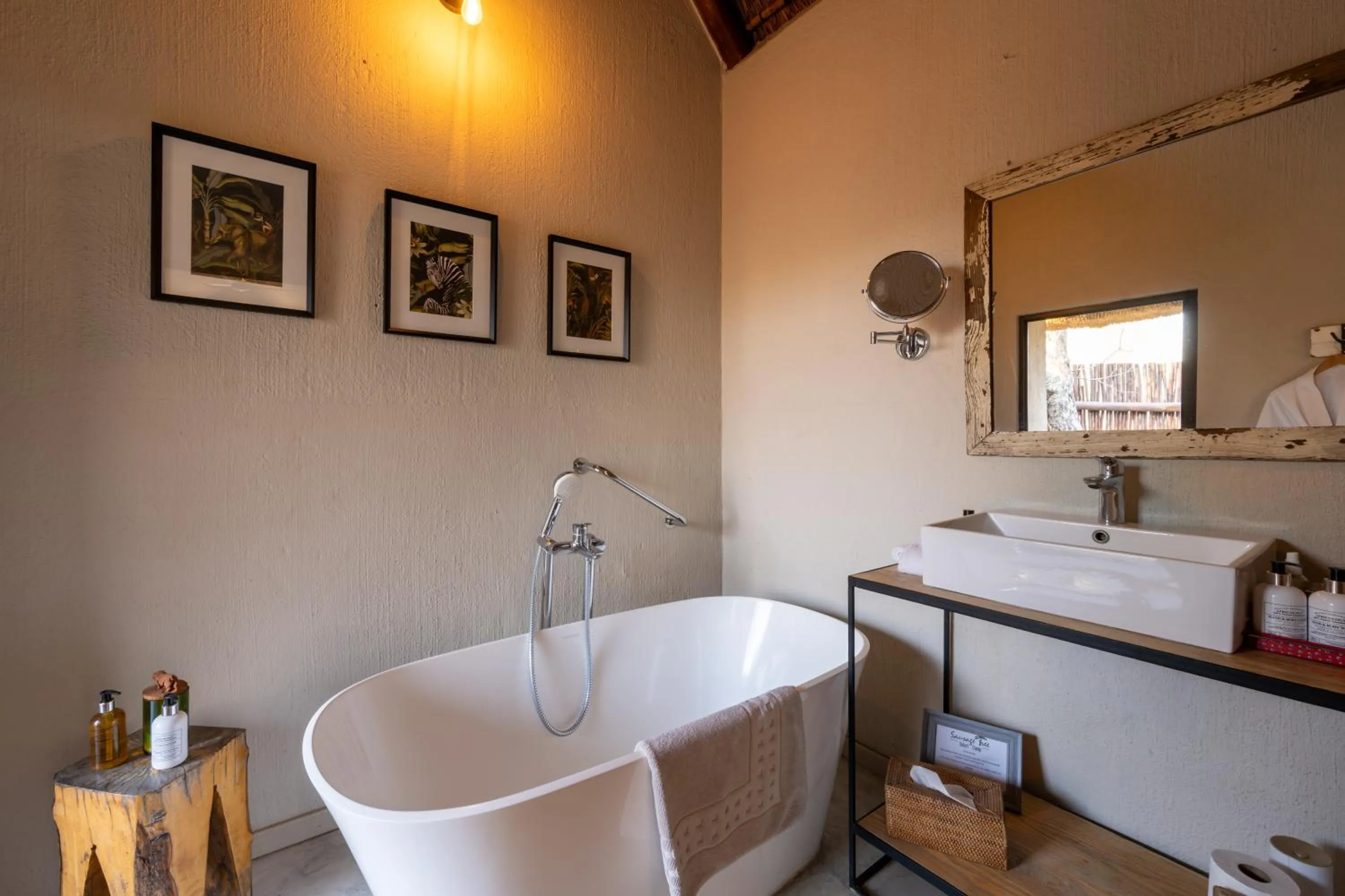 Bathroom in Sausage Tree Safari Camp