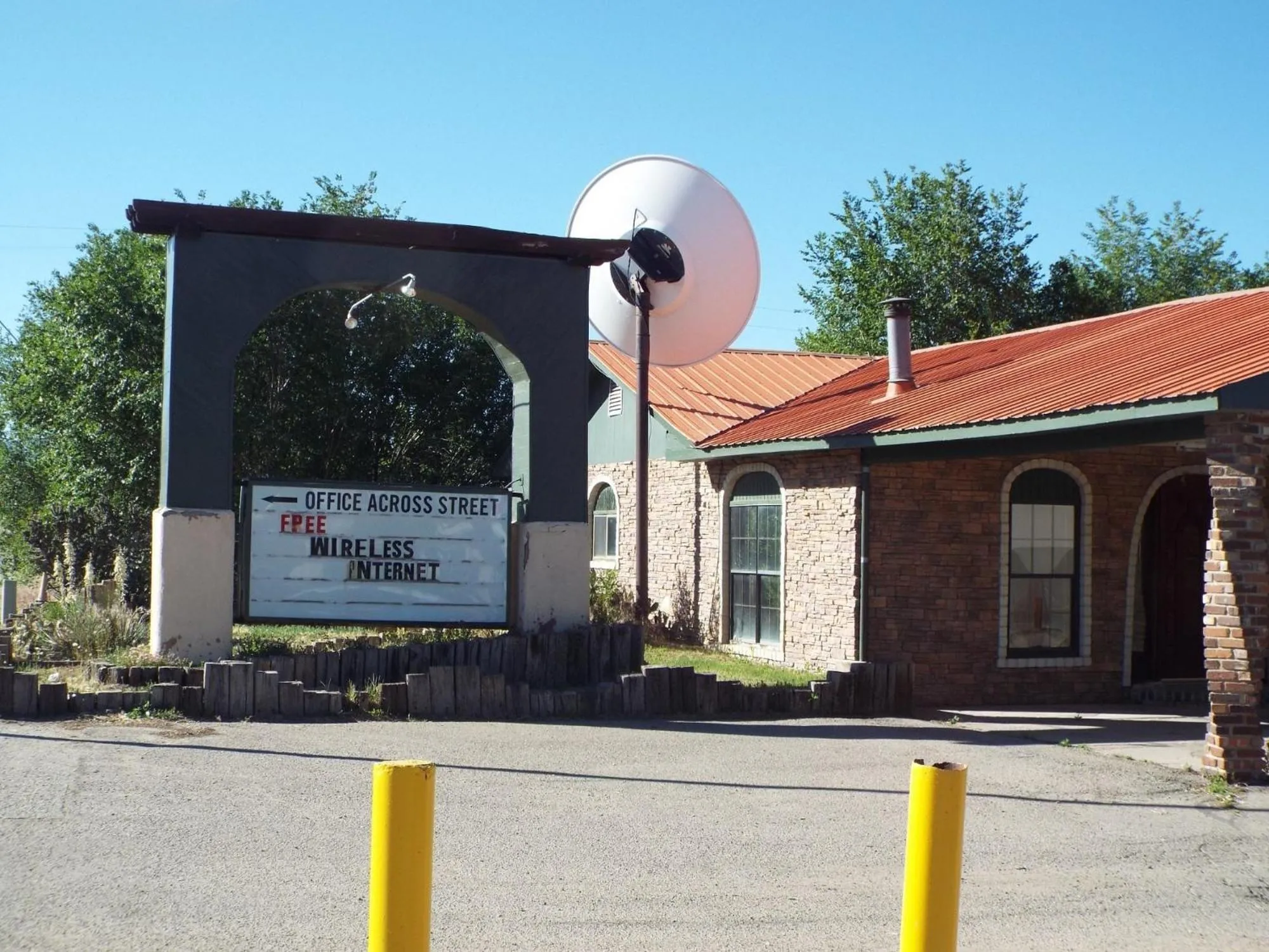 Property building in Frontier Motel
