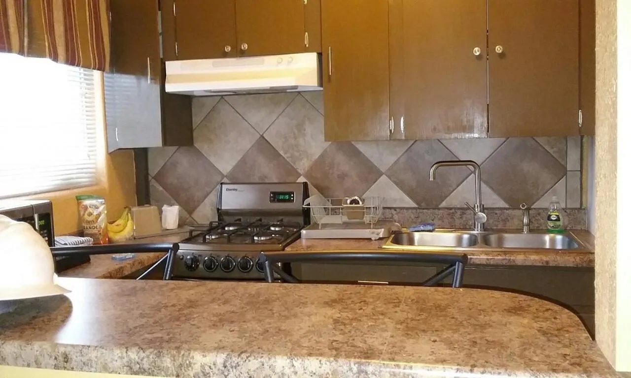 Kitchen or kitchenette in Frontier Motel