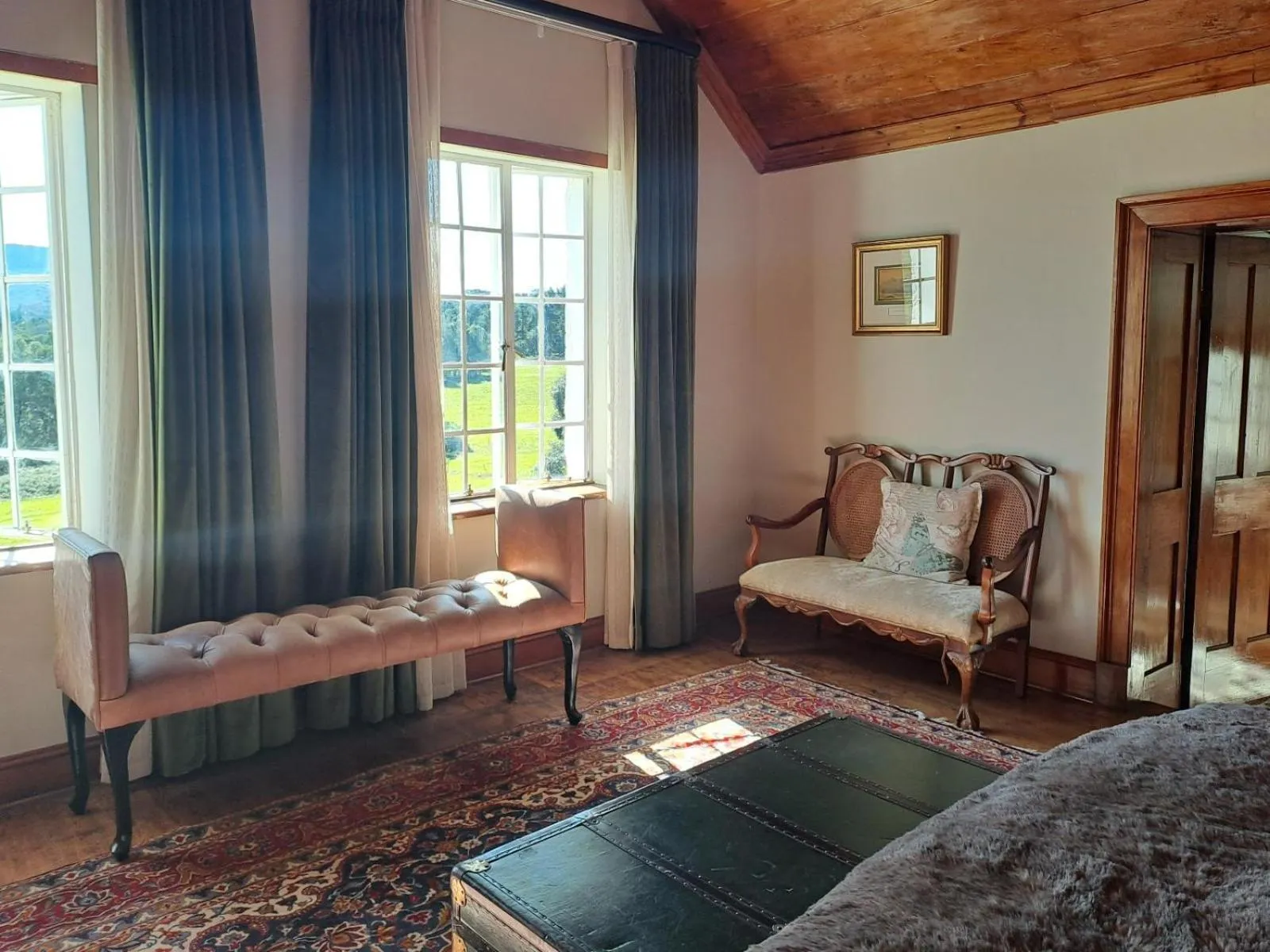 King Room with Mountain View - single occupancy in Portland Manor