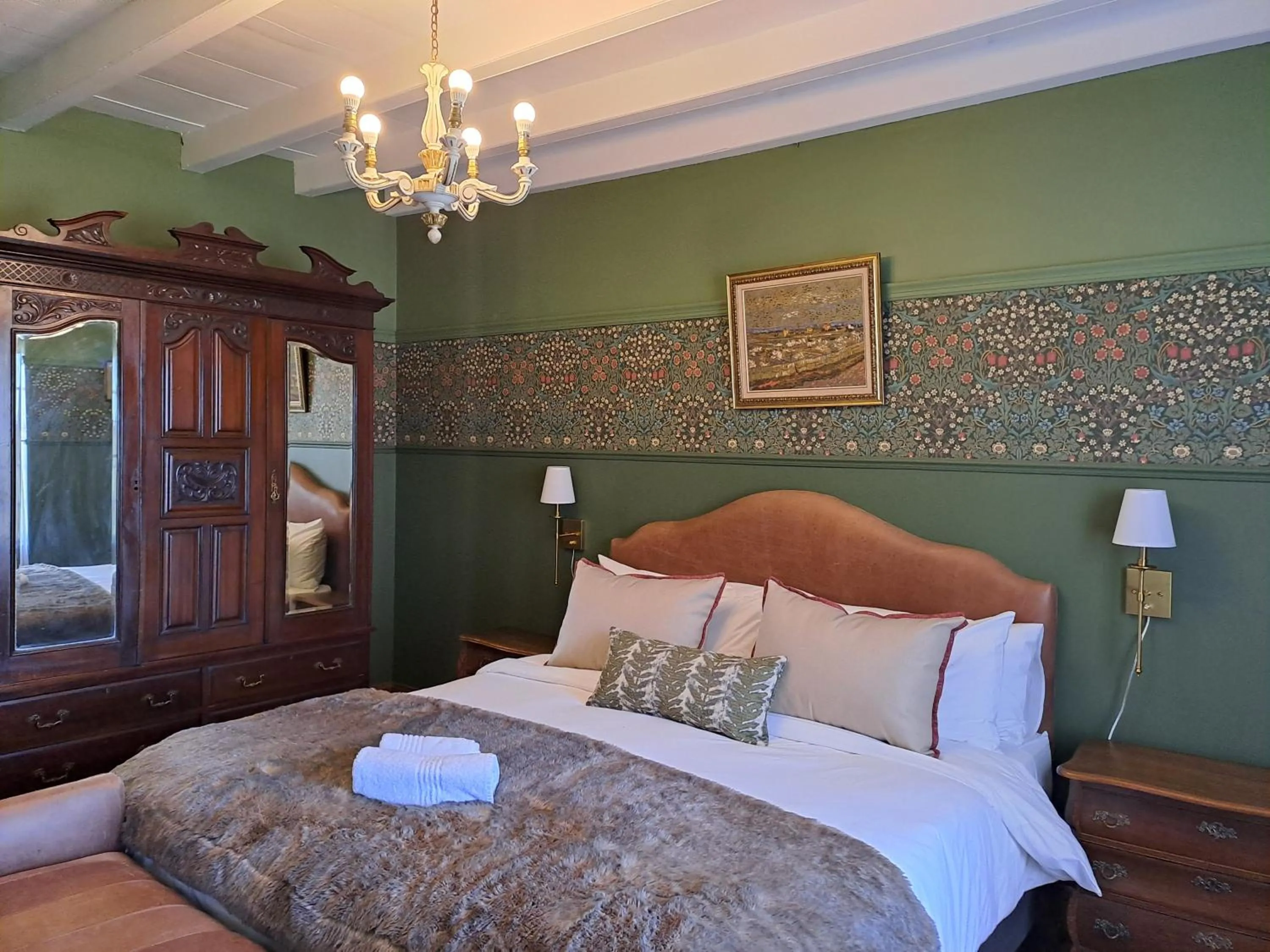 Deluxe King Room - single occupancy in Portland Manor