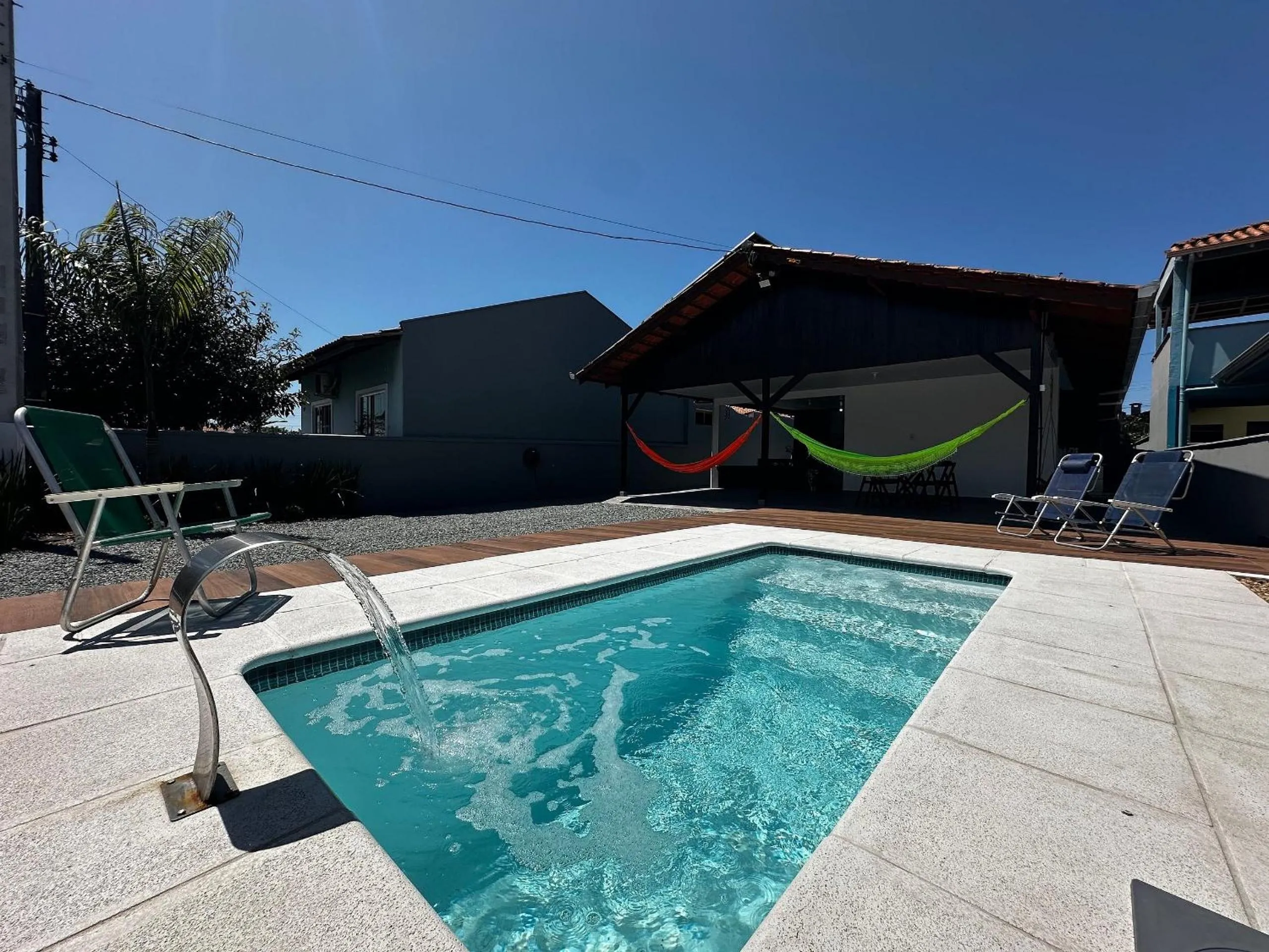 BS01- Casa com Piscina Aquecida e Churrasqueira