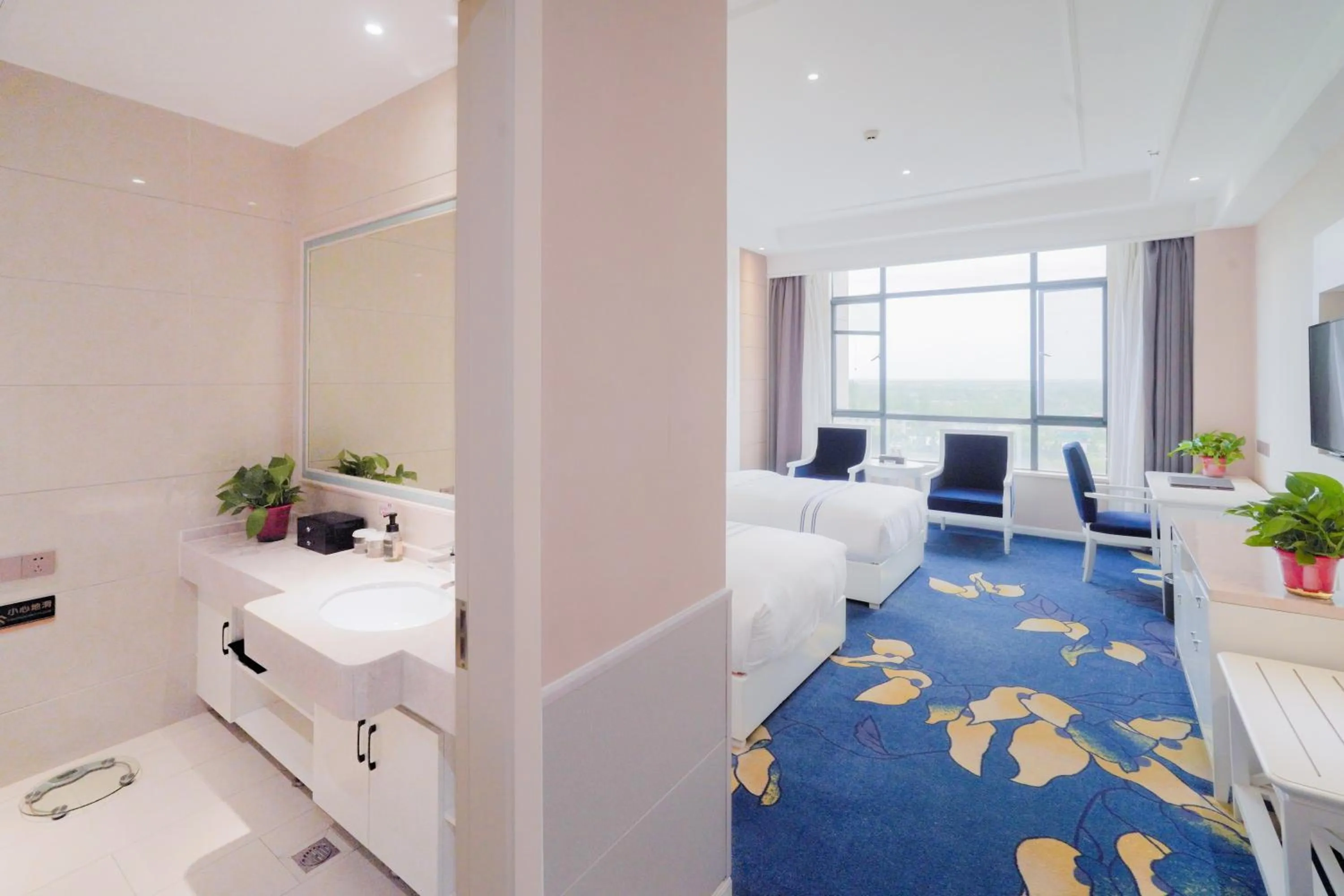 View (from property/room) in Huashan Xinghe International Hotel