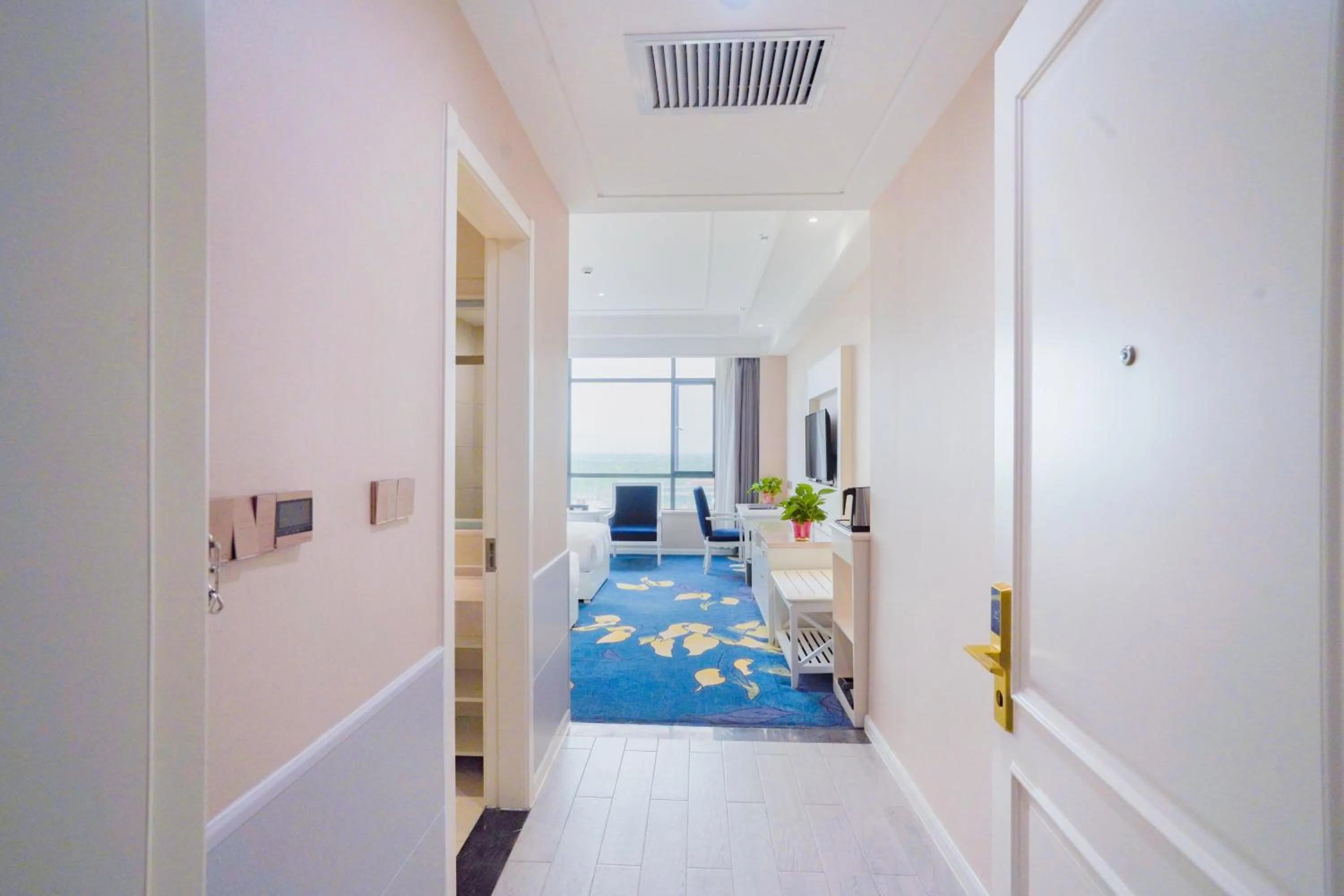 Photo of the whole room in Huashan Xinghe International Hotel