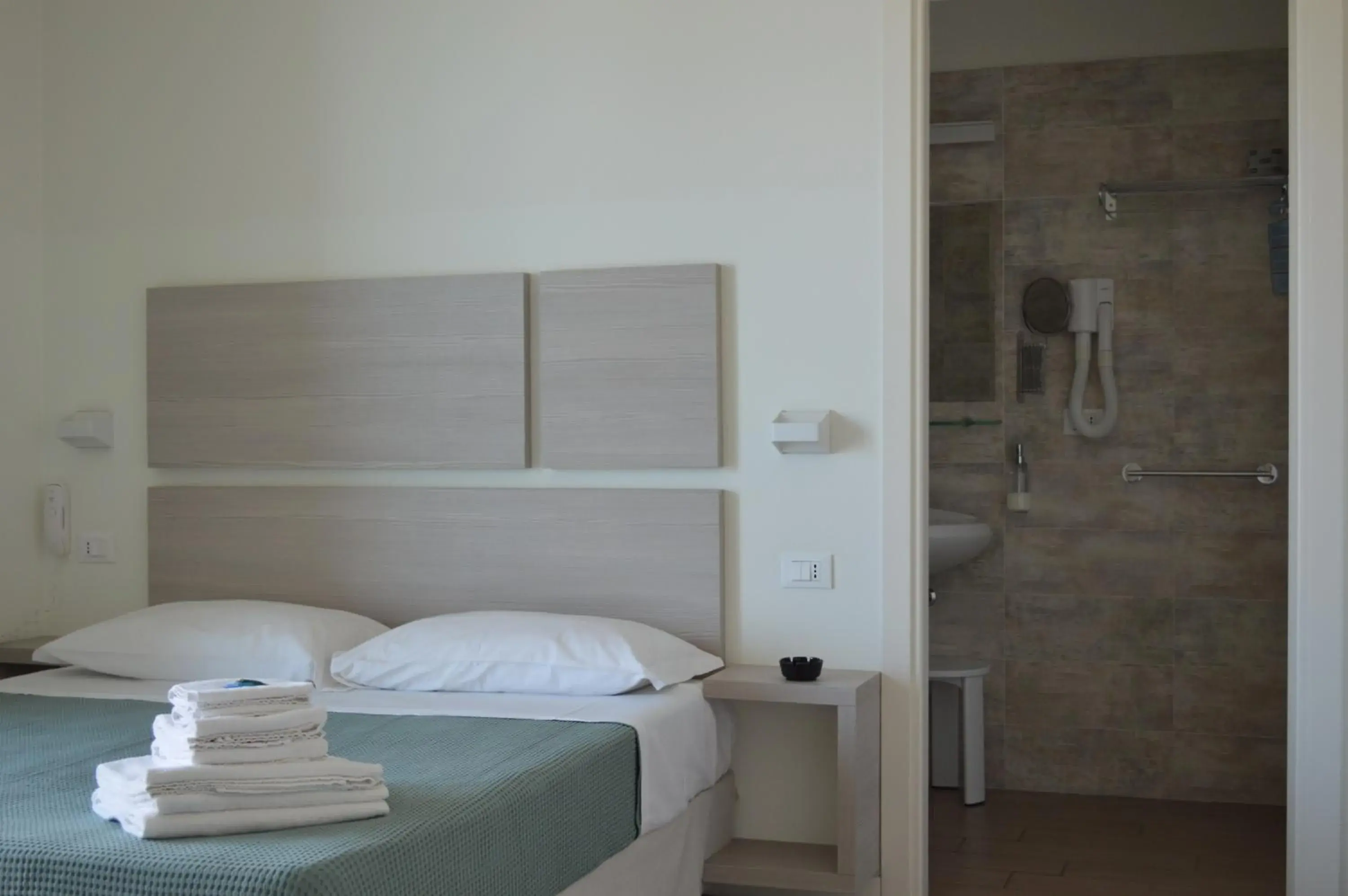 Bedroom, Bed in Hotel Riva e Mare