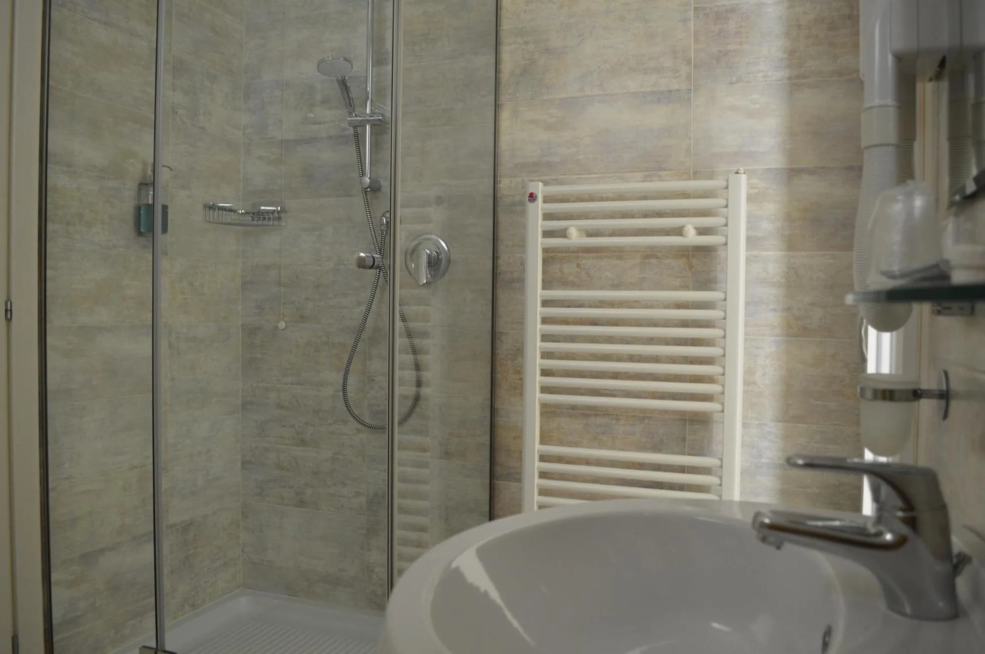 Shower in Hotel Riva e Mare