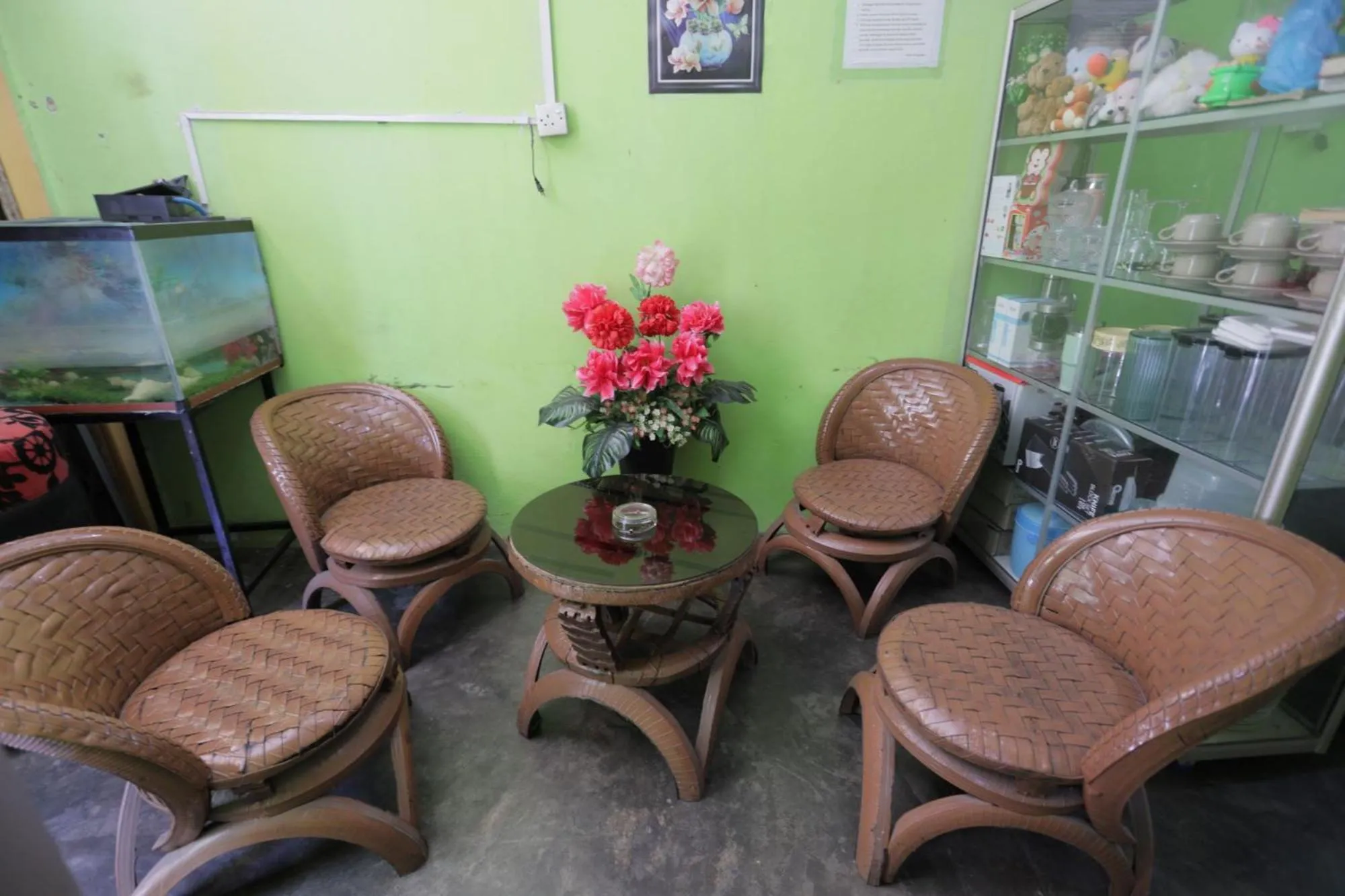 Lobby or reception in SPOT ON 93446 Penginapan Mak Yes