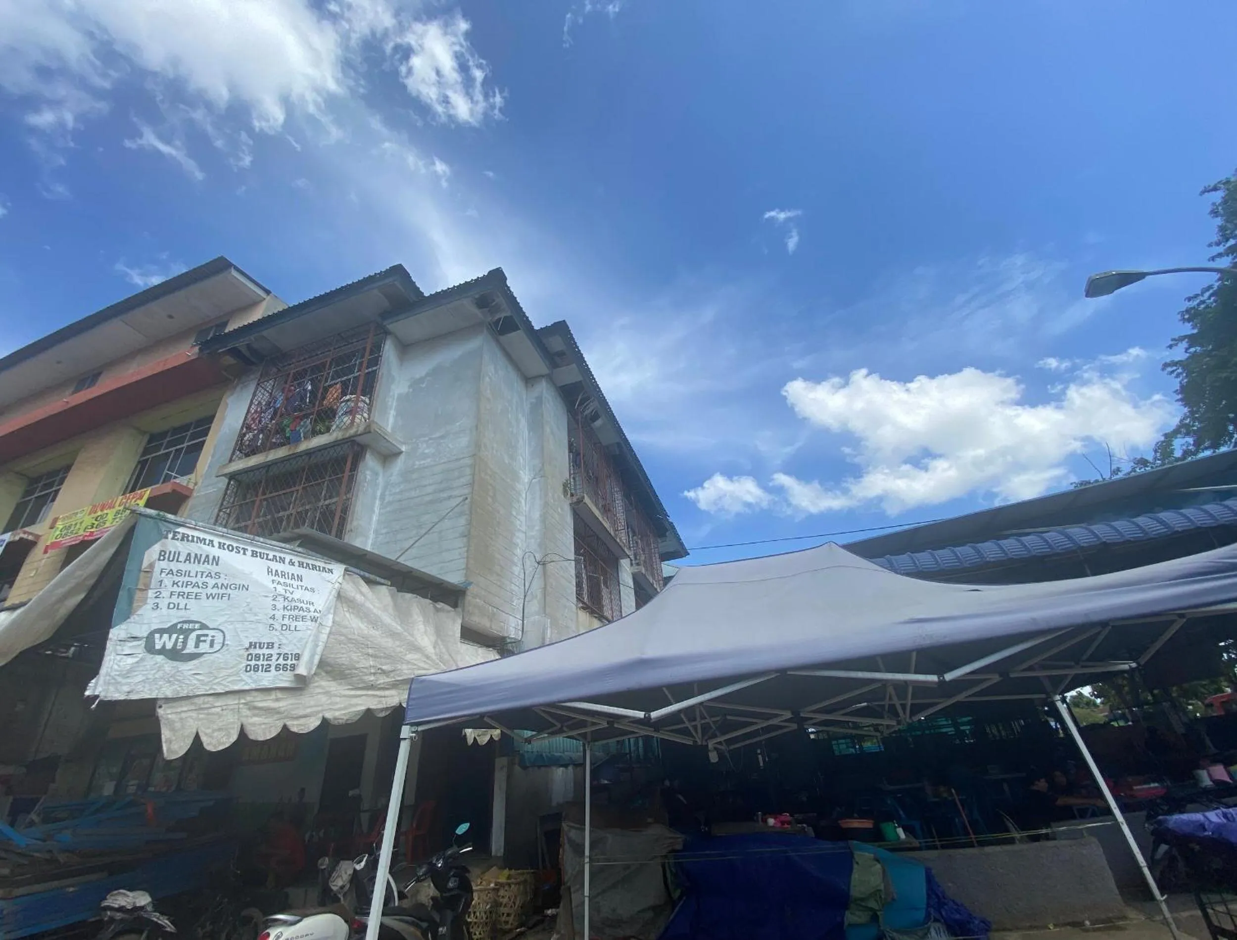 Facade/entrance in SPOT ON 93446 Penginapan Mak Yes