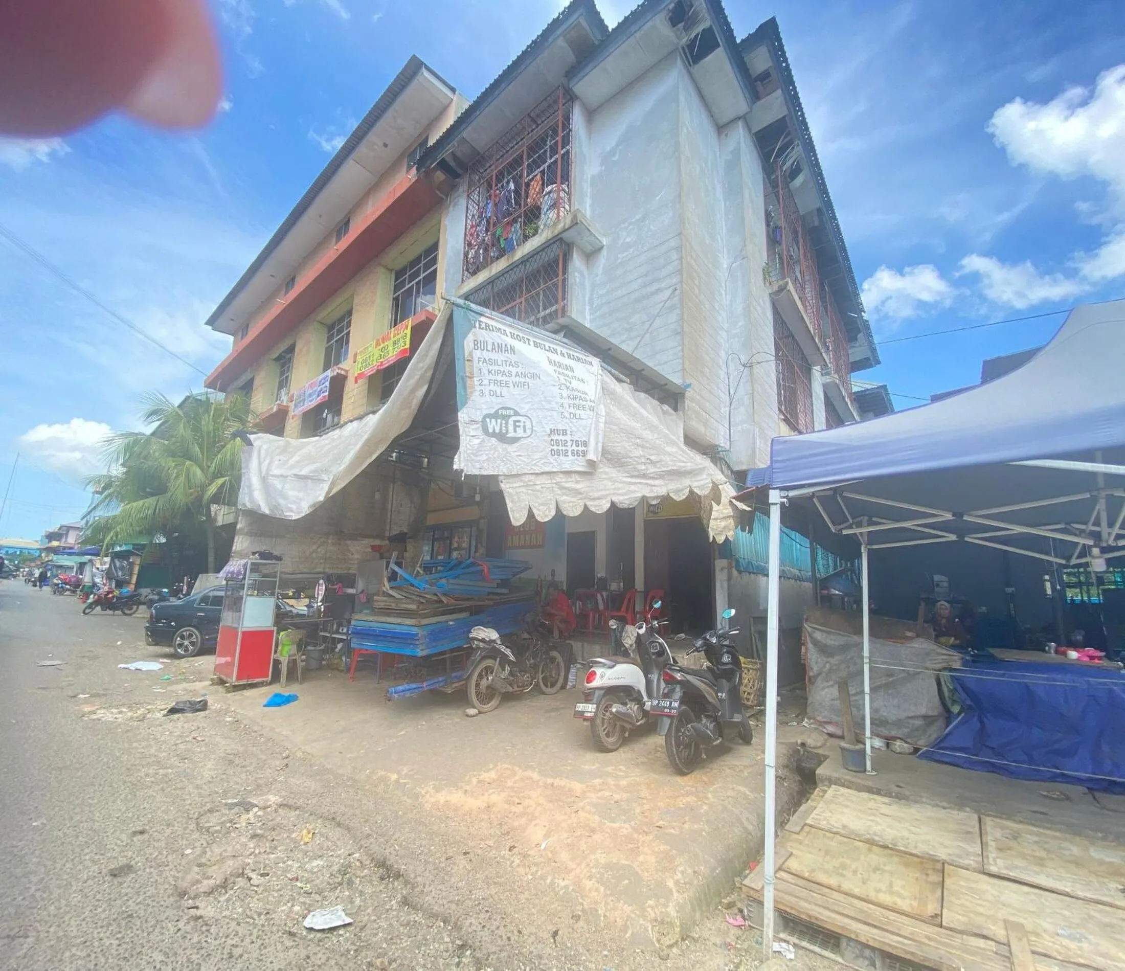 Facade/entrance in SPOT ON 93446 Penginapan Mak Yes