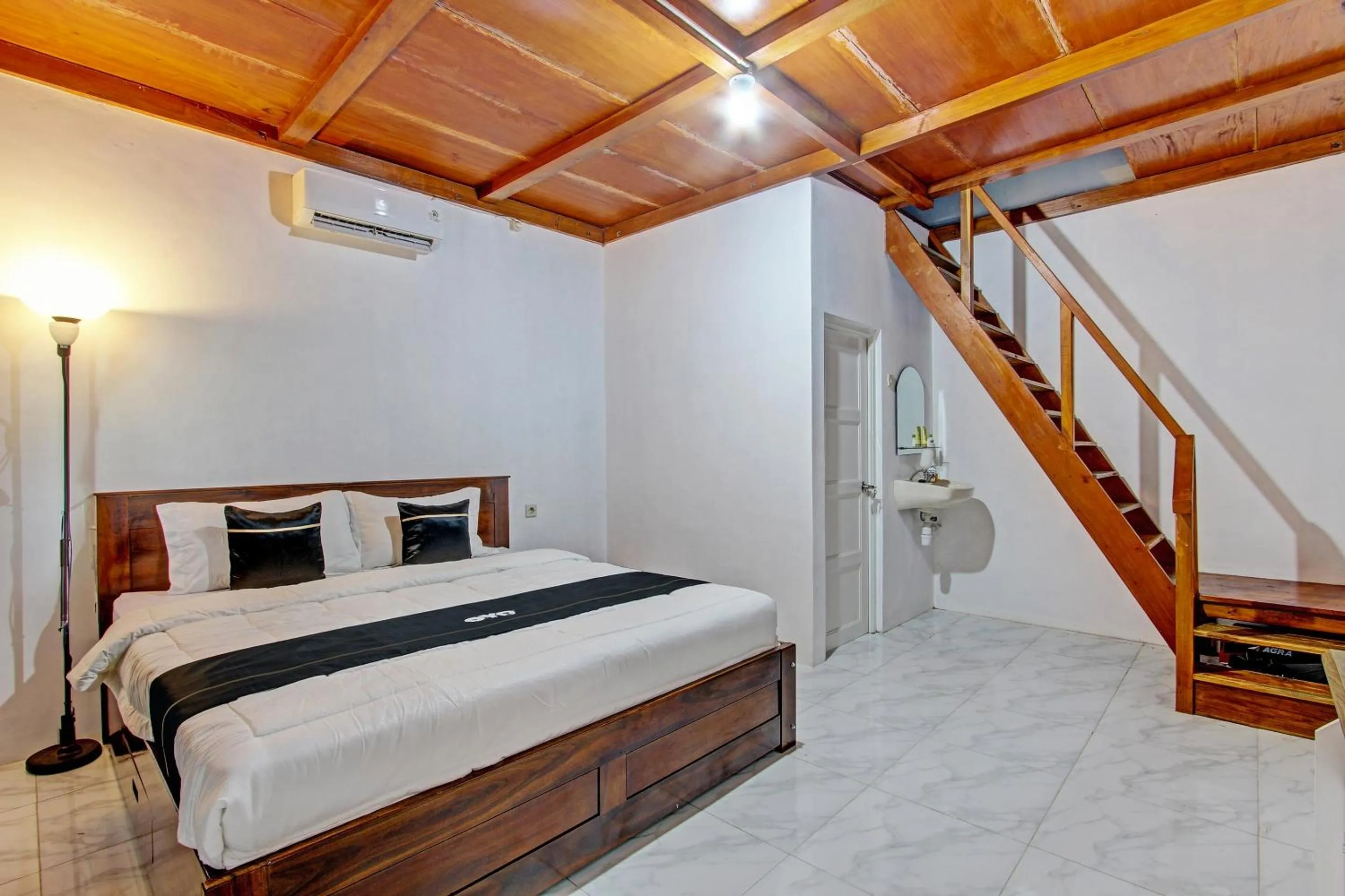 Bedroom in Capital O 93449 The Boekit Song Putri Resort