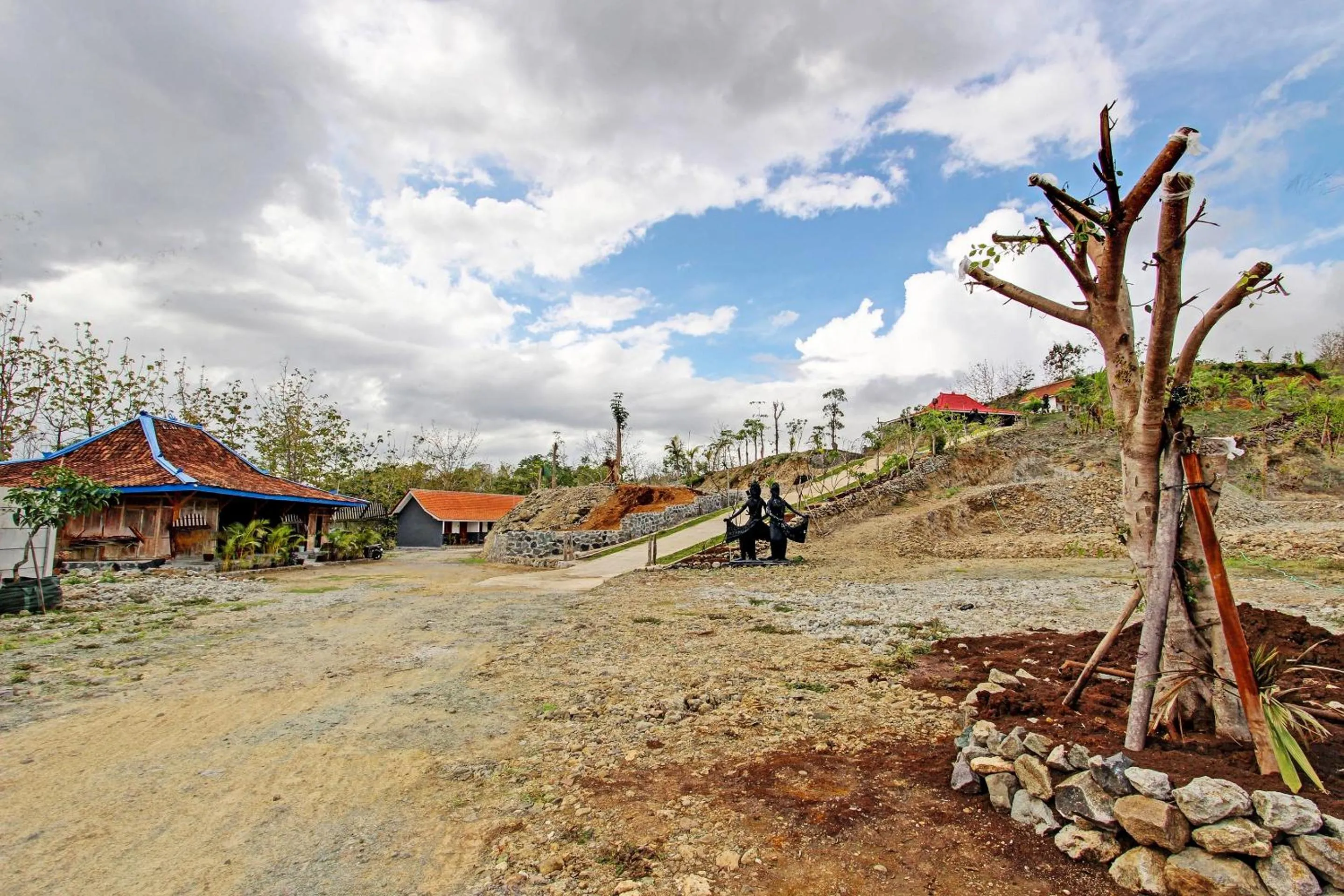Facade/entrance in Capital O 93449 The Boekit Song Putri Resort