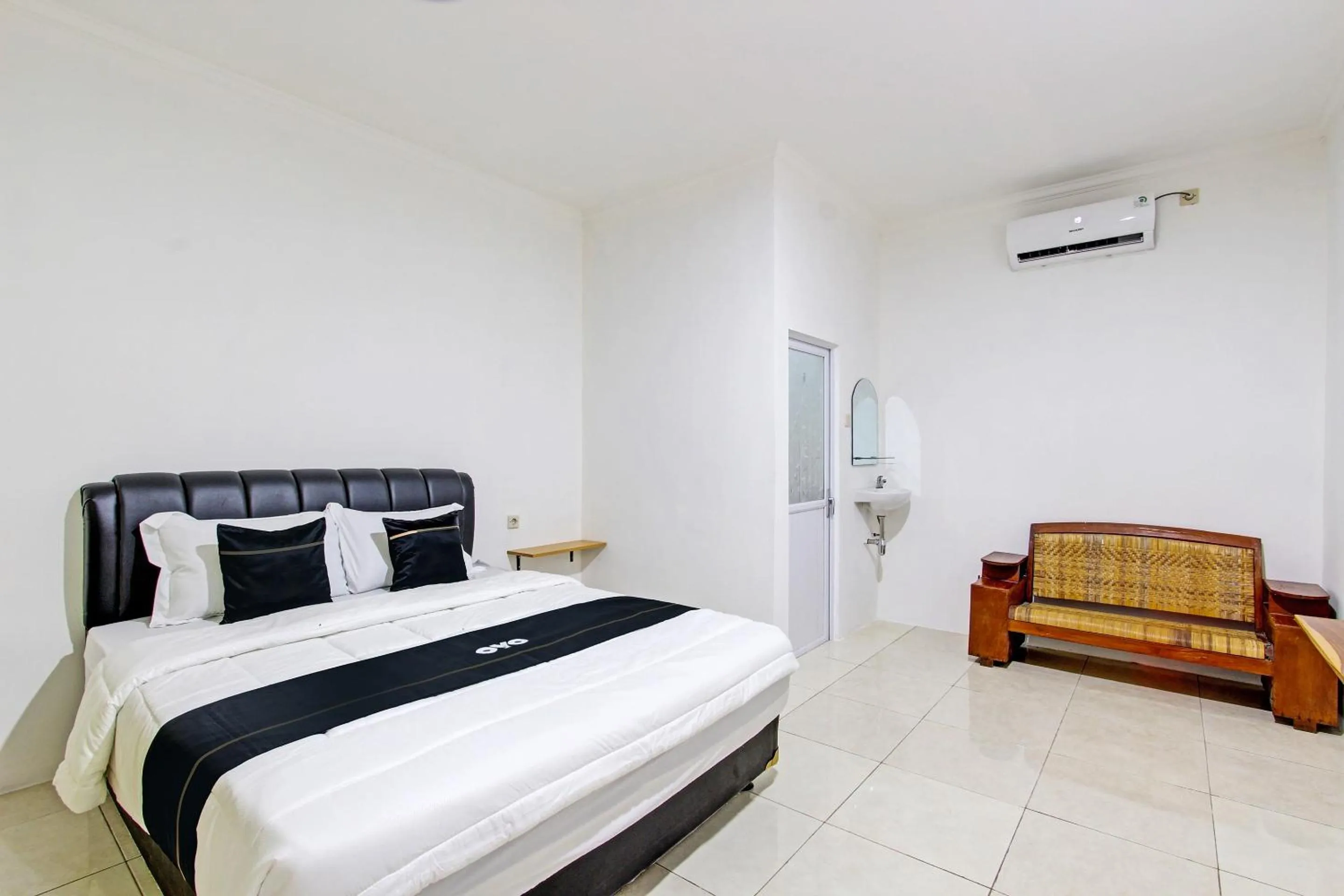 Bedroom in Capital O 93449 The Boekit Song Putri Resort