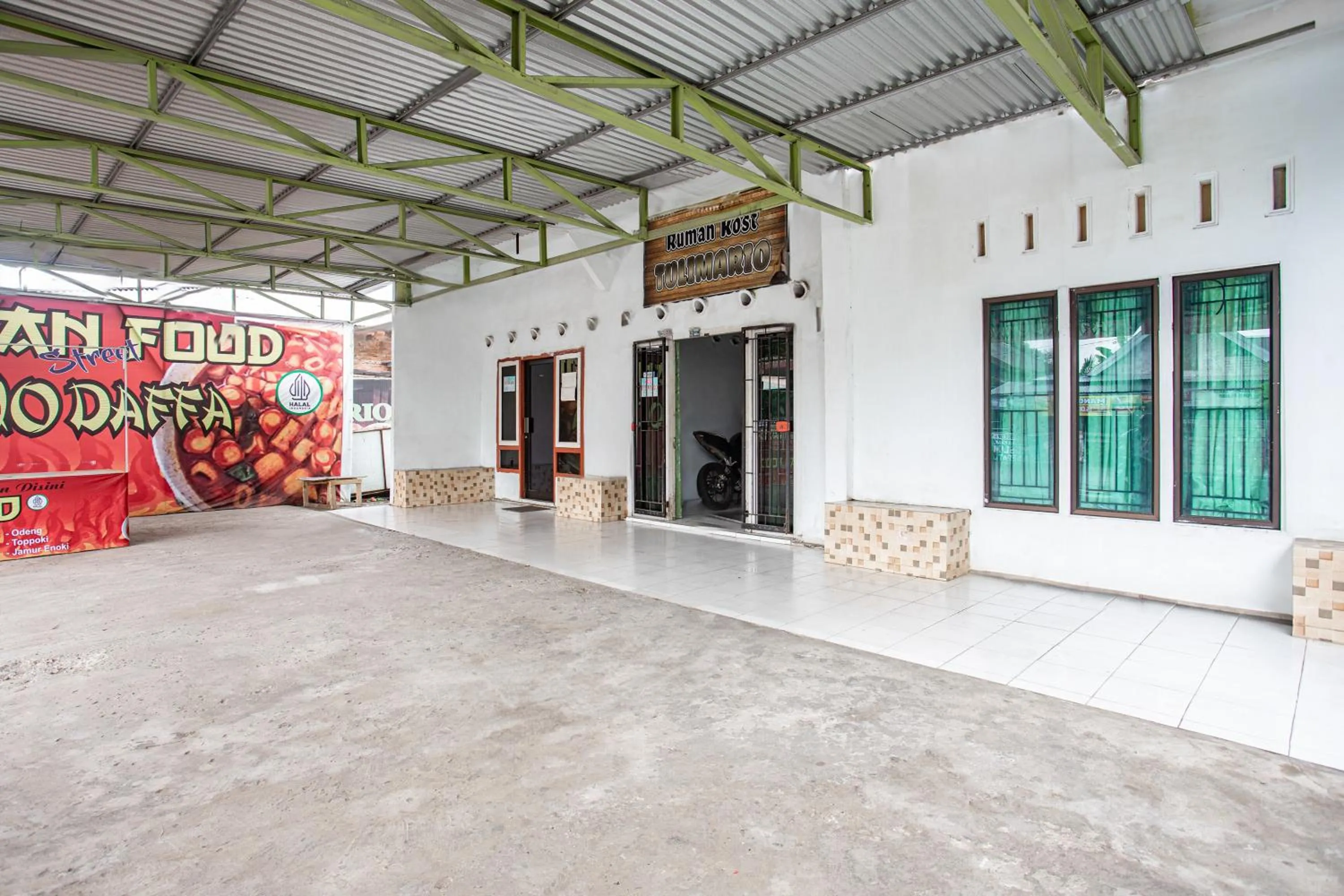 Facade/entrance in Hotel O Penginapan Tulimario Syariah
