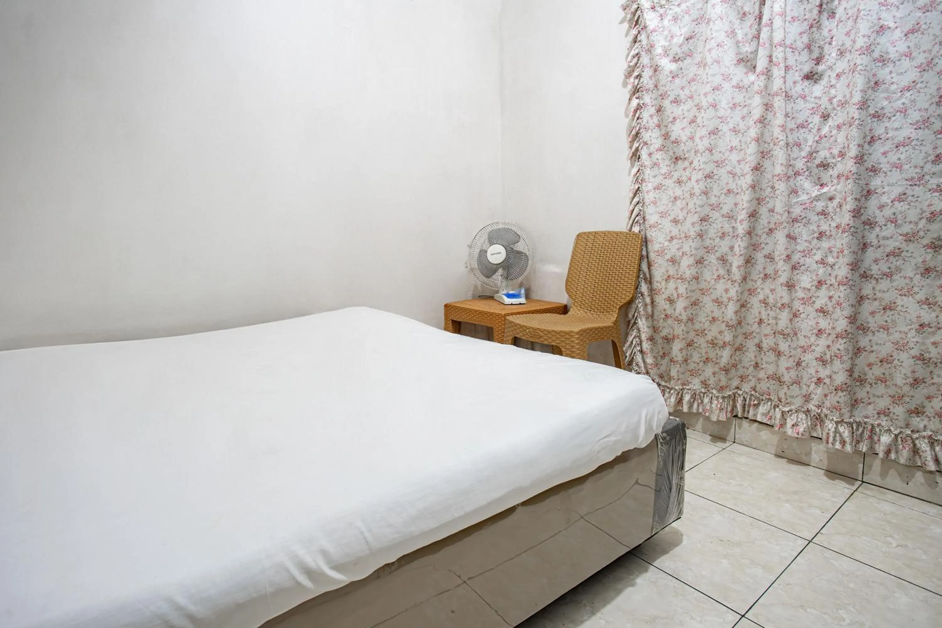 Bedroom, Bed in Hotel O Penginapan Tulimario Syariah