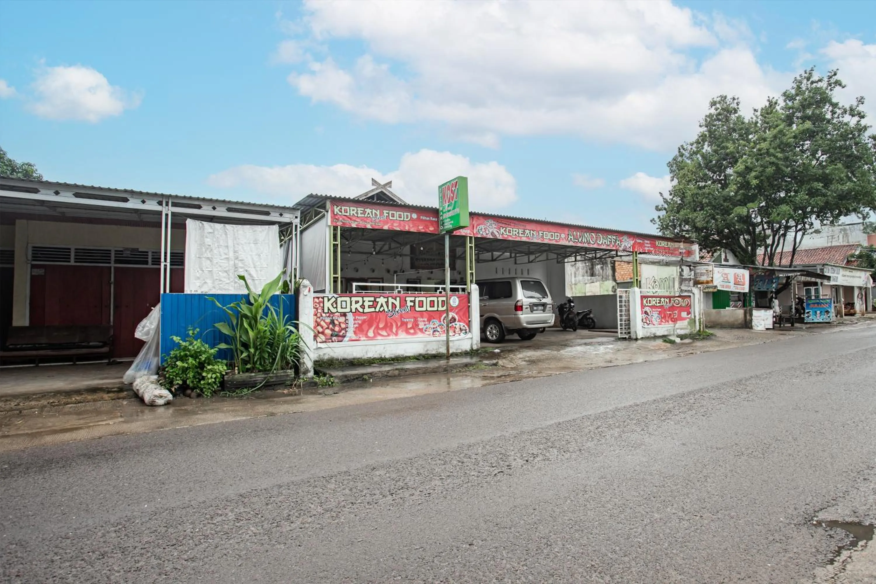 Facade/entrance in Hotel O Penginapan Tulimario Syariah