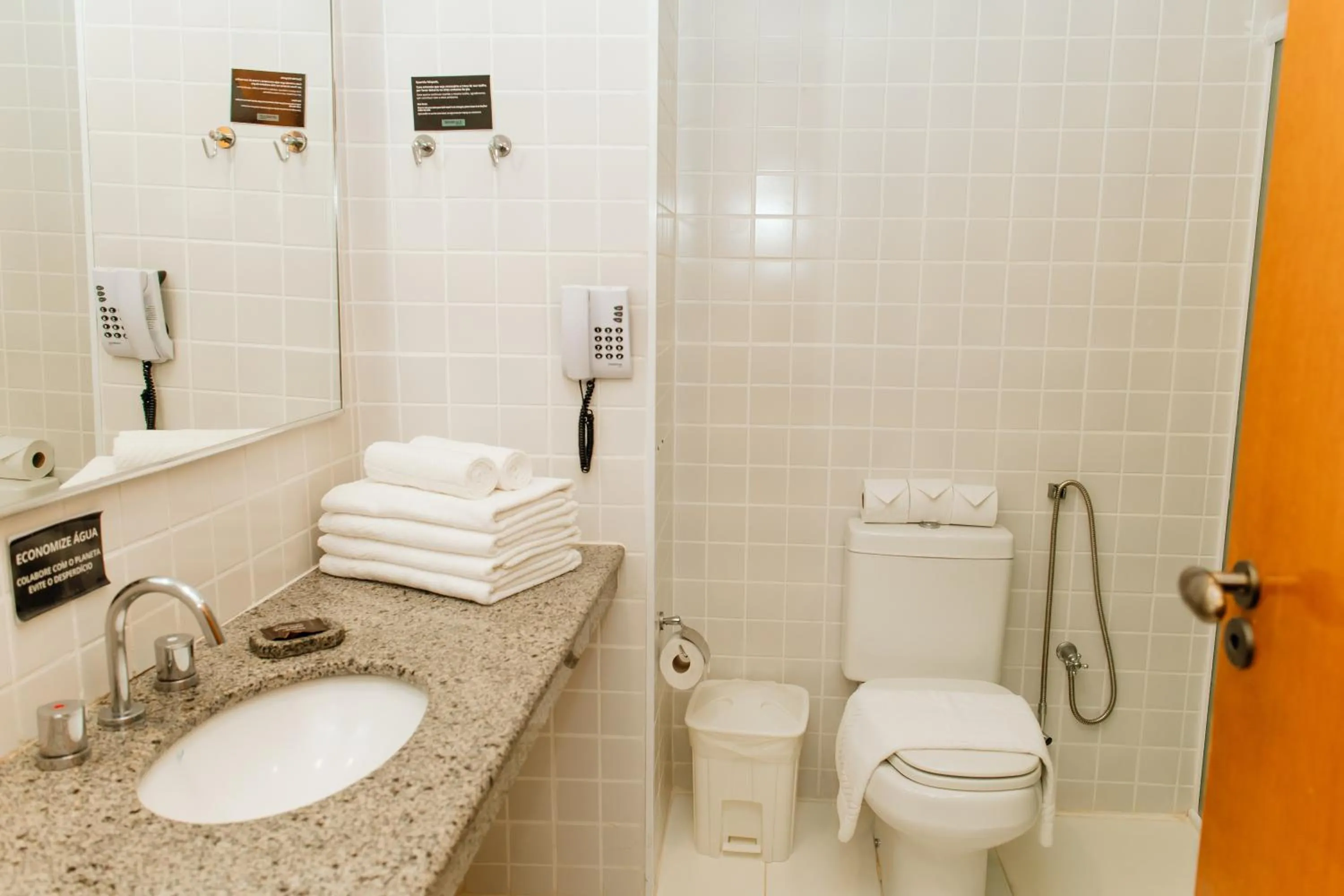 Bathroom in Monreale Resort Parque Aquático