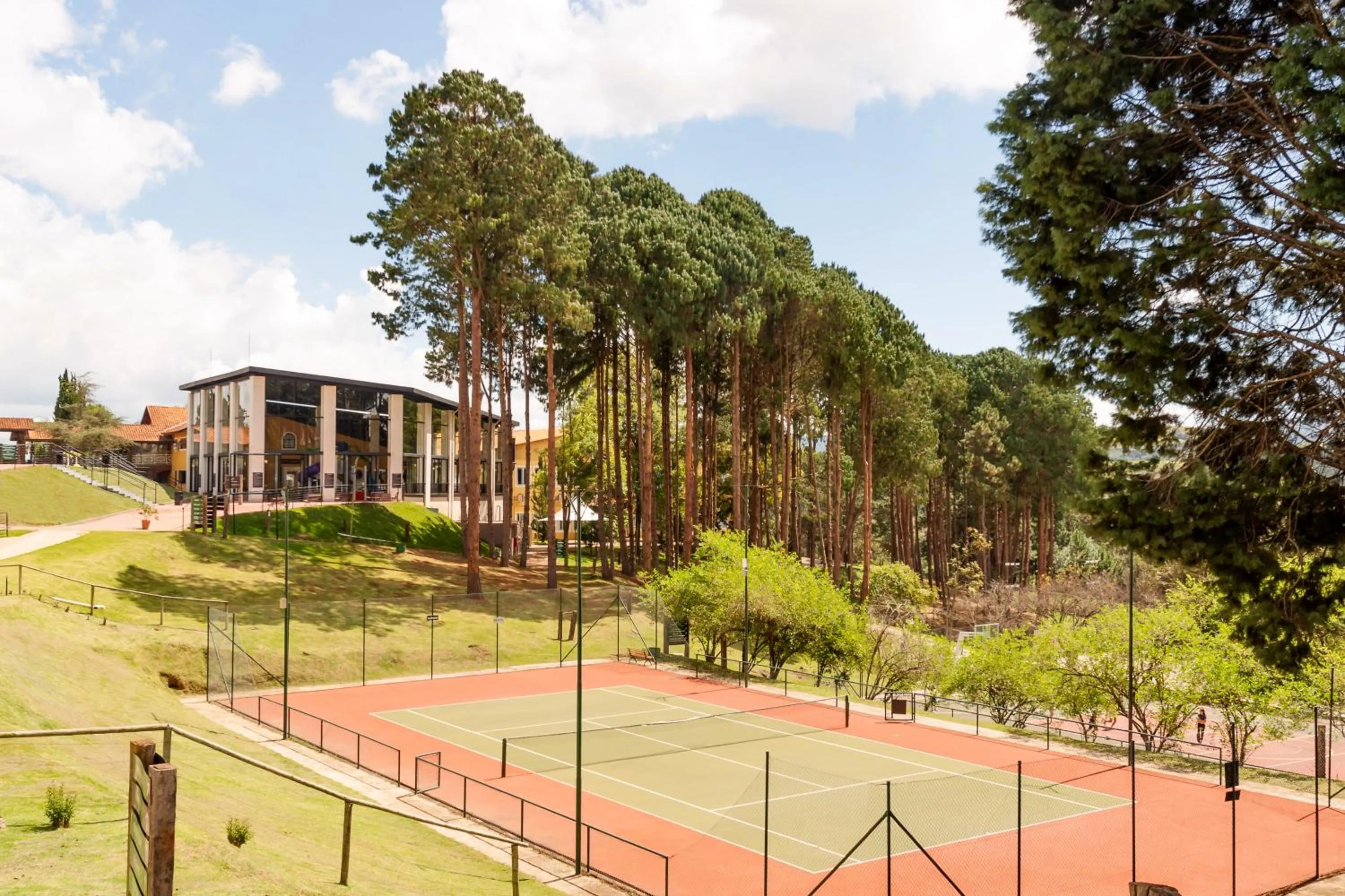 Tennis court in Monreale Resort Parque Aquático
