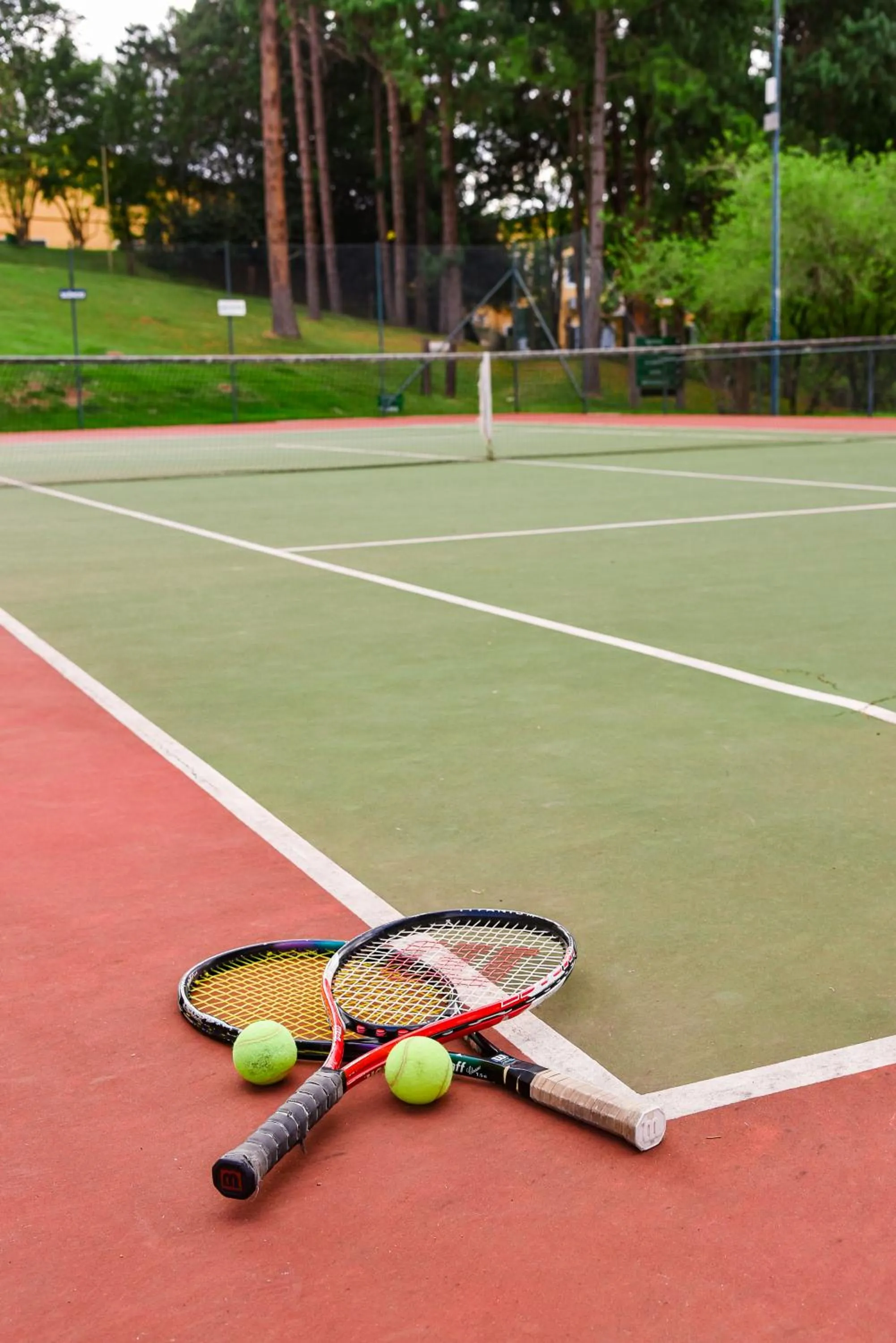 Tennis court in Monreale Resort Parque Aquático