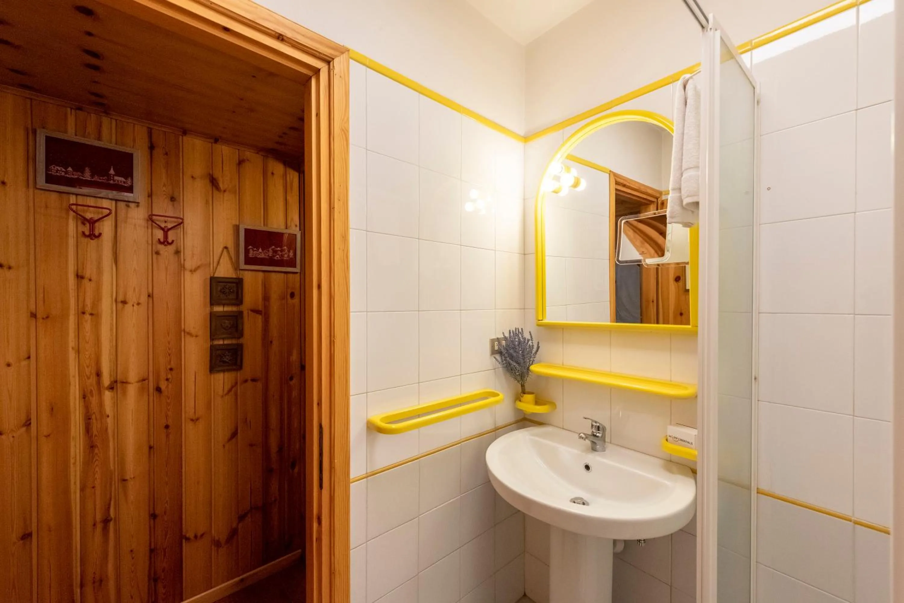Shower in Chaberton Romantic Retreat Ski In Ski Out - Happy Rentals