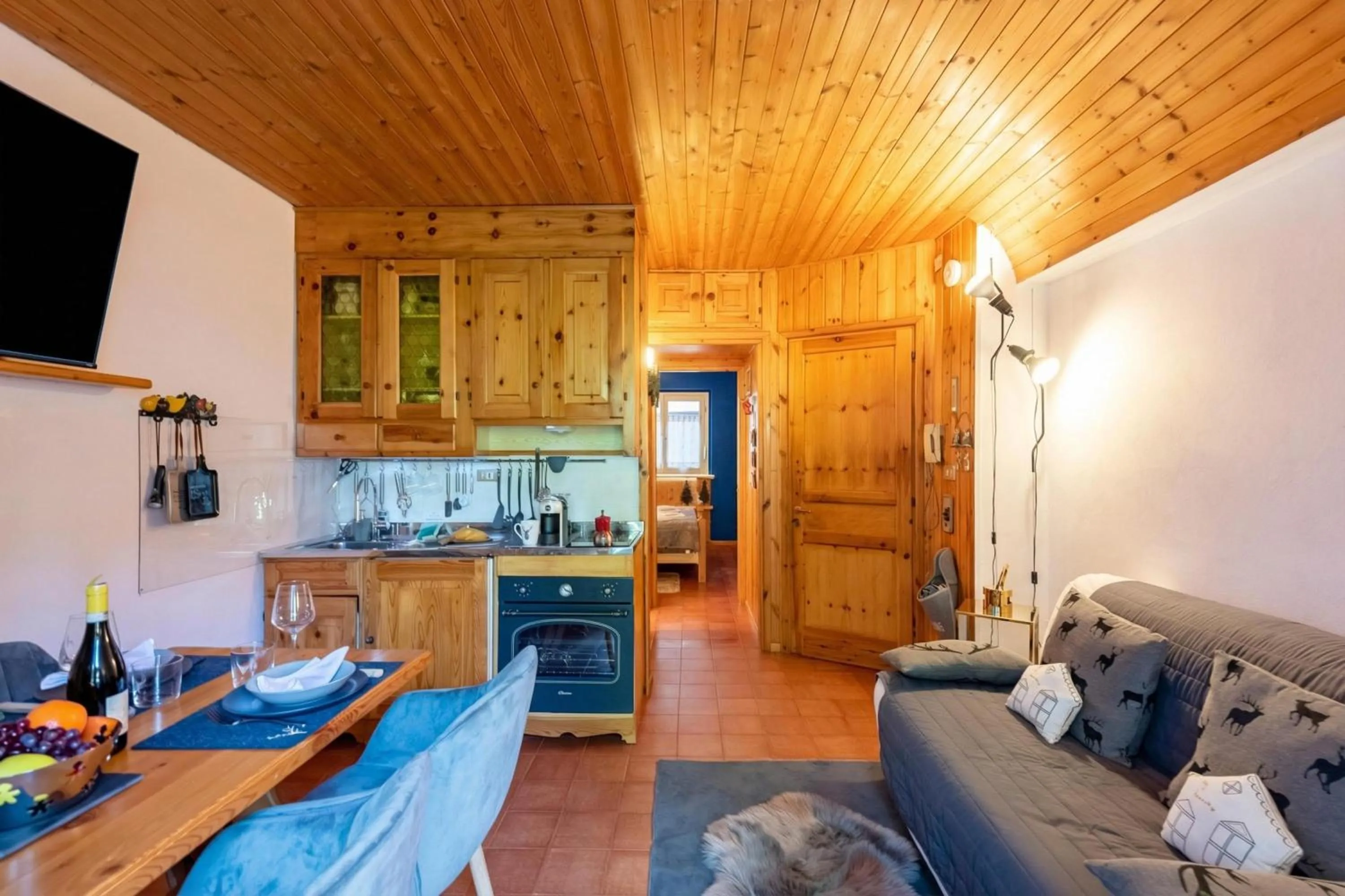 Living room in Chaberton Romantic Retreat Ski In Ski Out - Happy Rentals