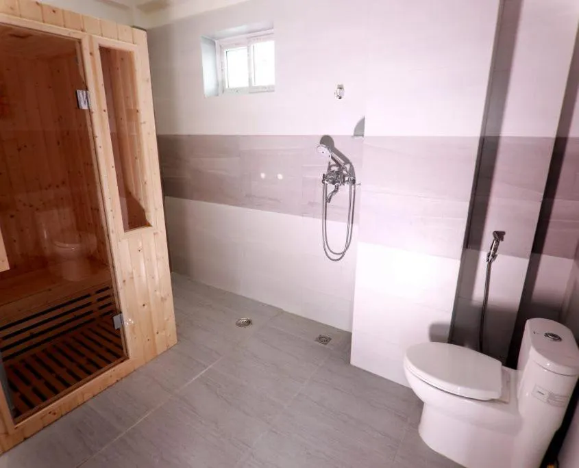 Shower in Hotel Eco Tree Pokhara