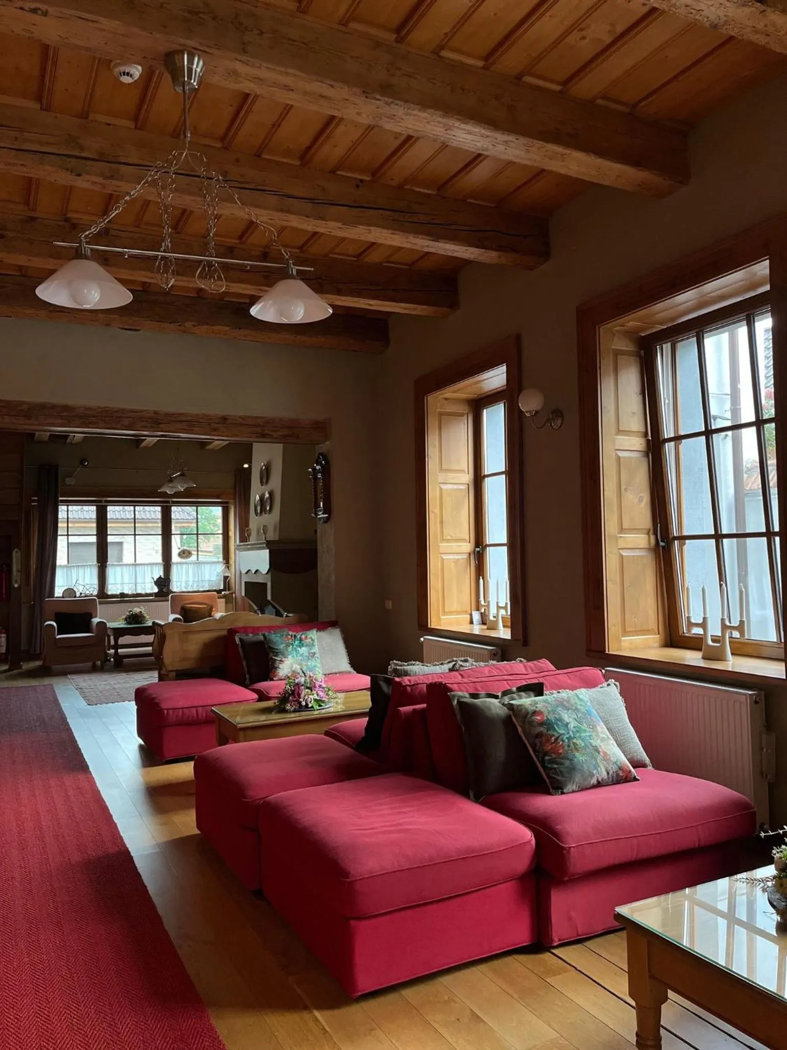 Communal lounge/ TV room in Pensiunea Tohanu Vechi