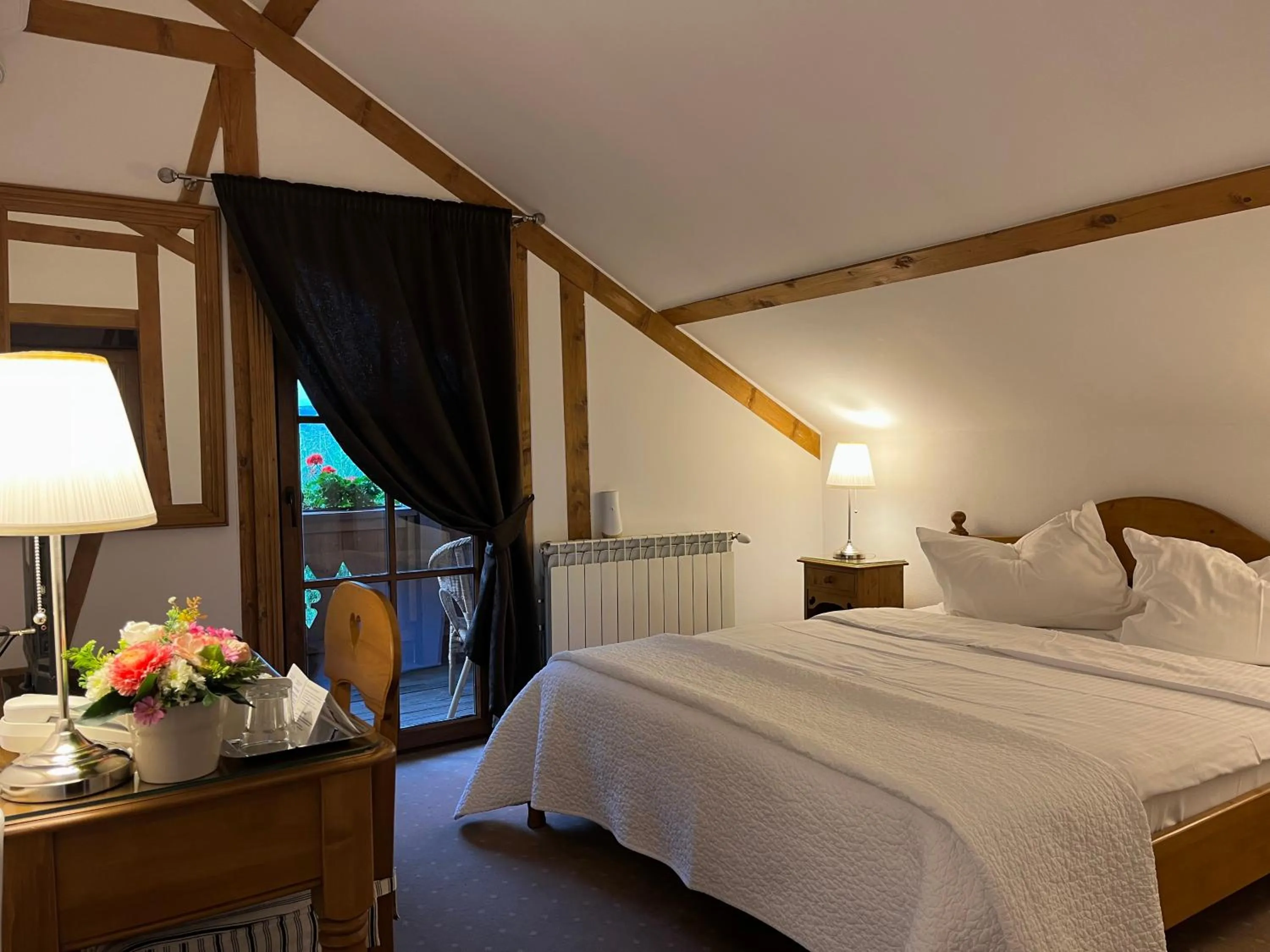 Photo of the whole room, Bed in Pensiunea Tohanu Vechi