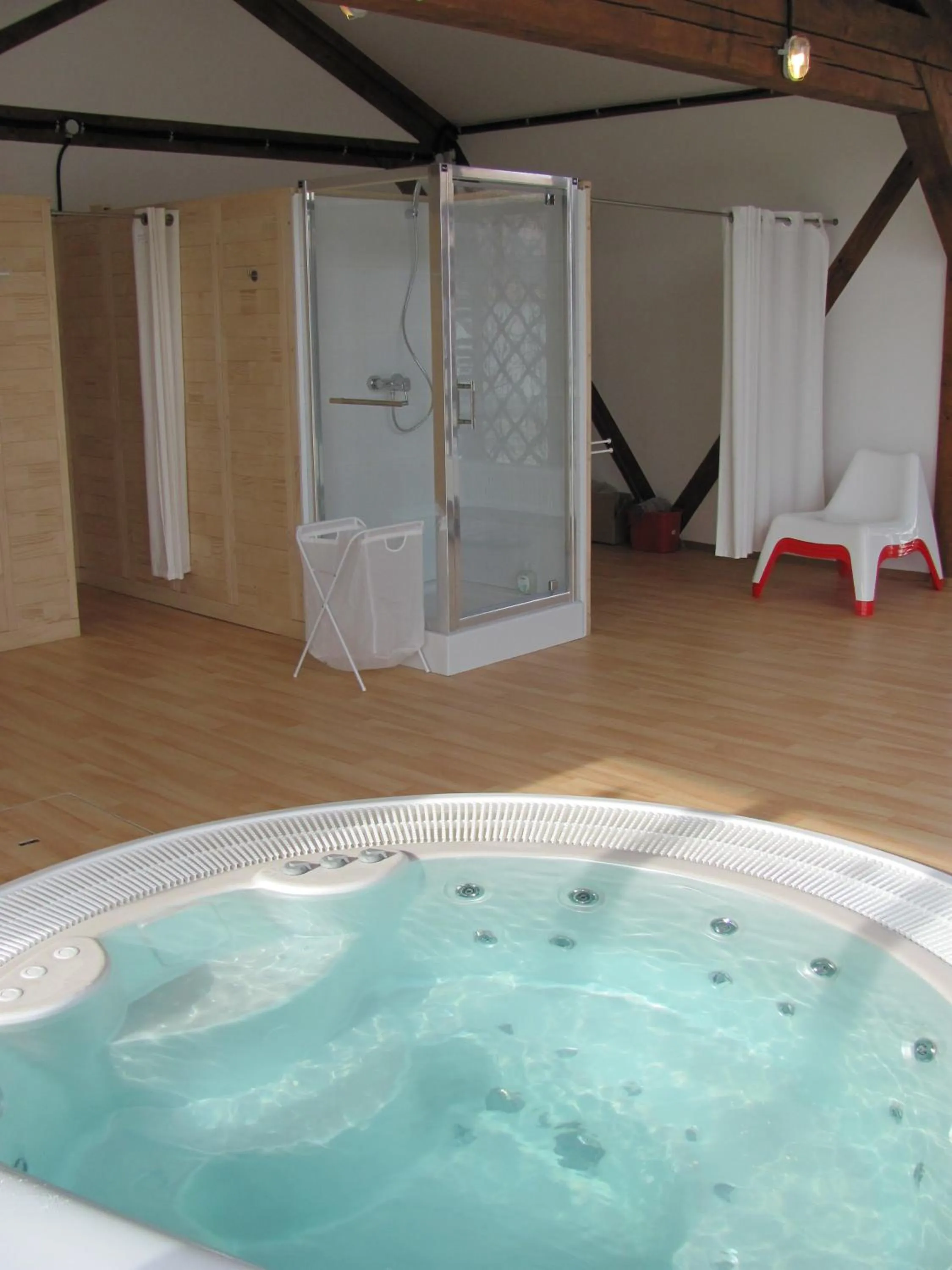 Hot Tub in Pensiunea Tohanu Vechi