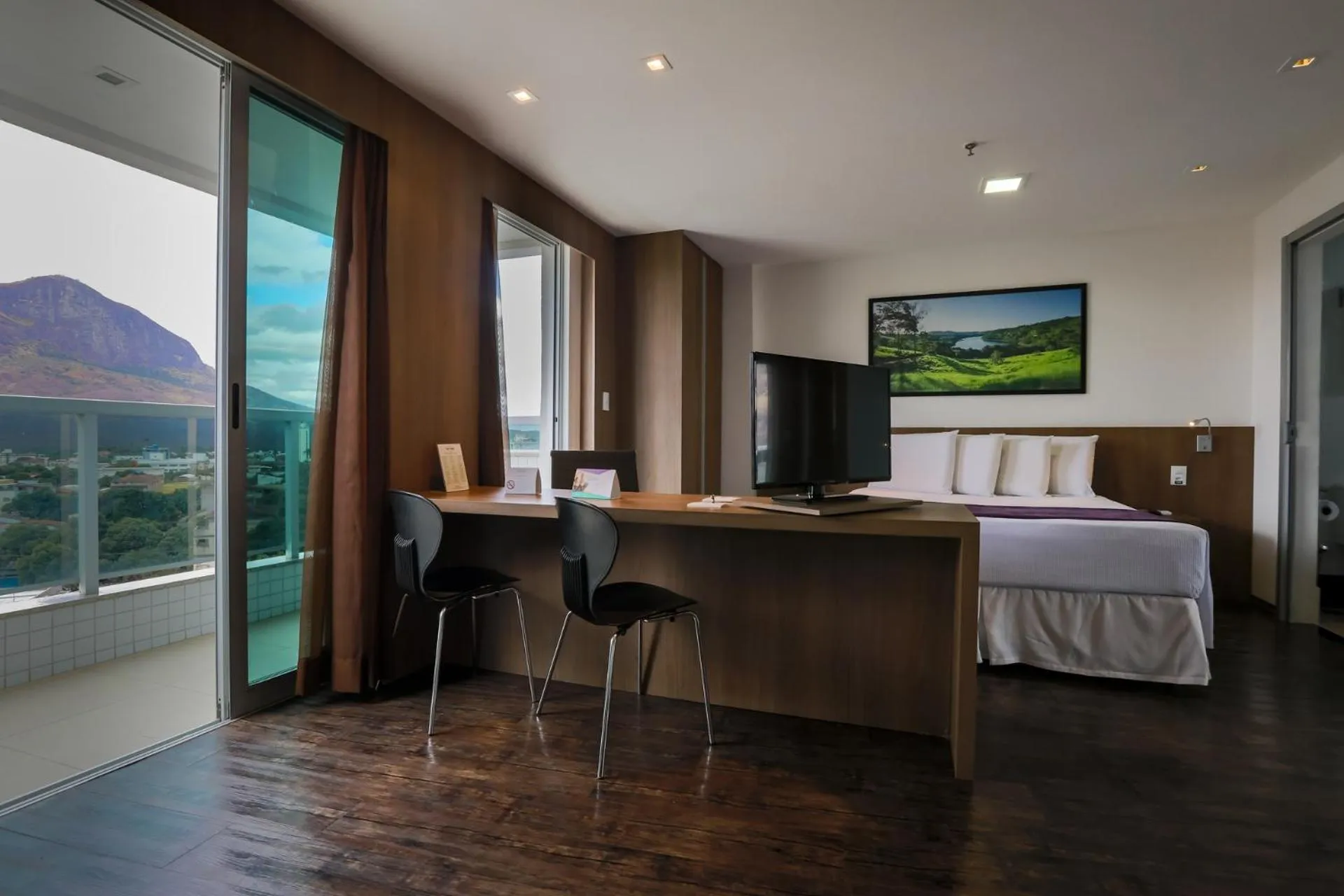 Mountain view, Bed in San Diego Suítes Governador Valadares