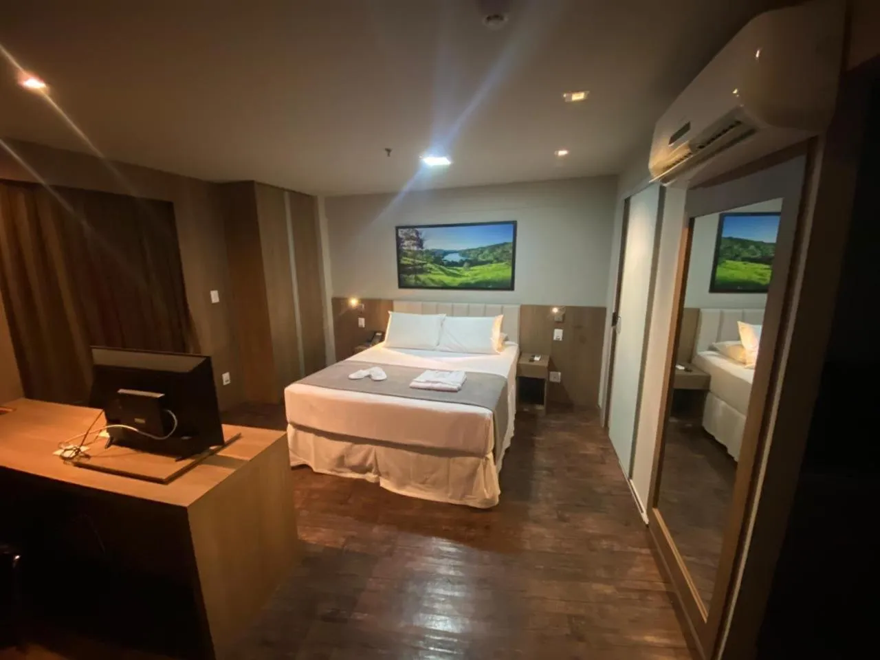 TV and multimedia, Bed in San Diego Suítes Governador Valadares