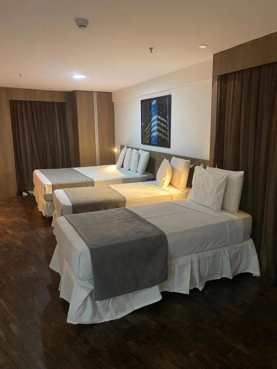 Photo of the whole room, Bed in San Diego Suítes Governador Valadares