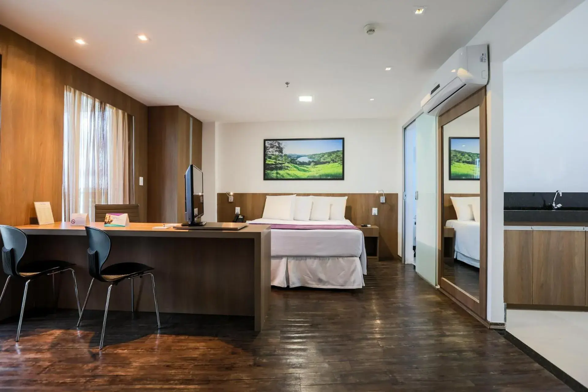 Photo of the whole room in San Diego Suítes Governador Valadares Photo of the whole room in San Diego Suítes Governador Valadares