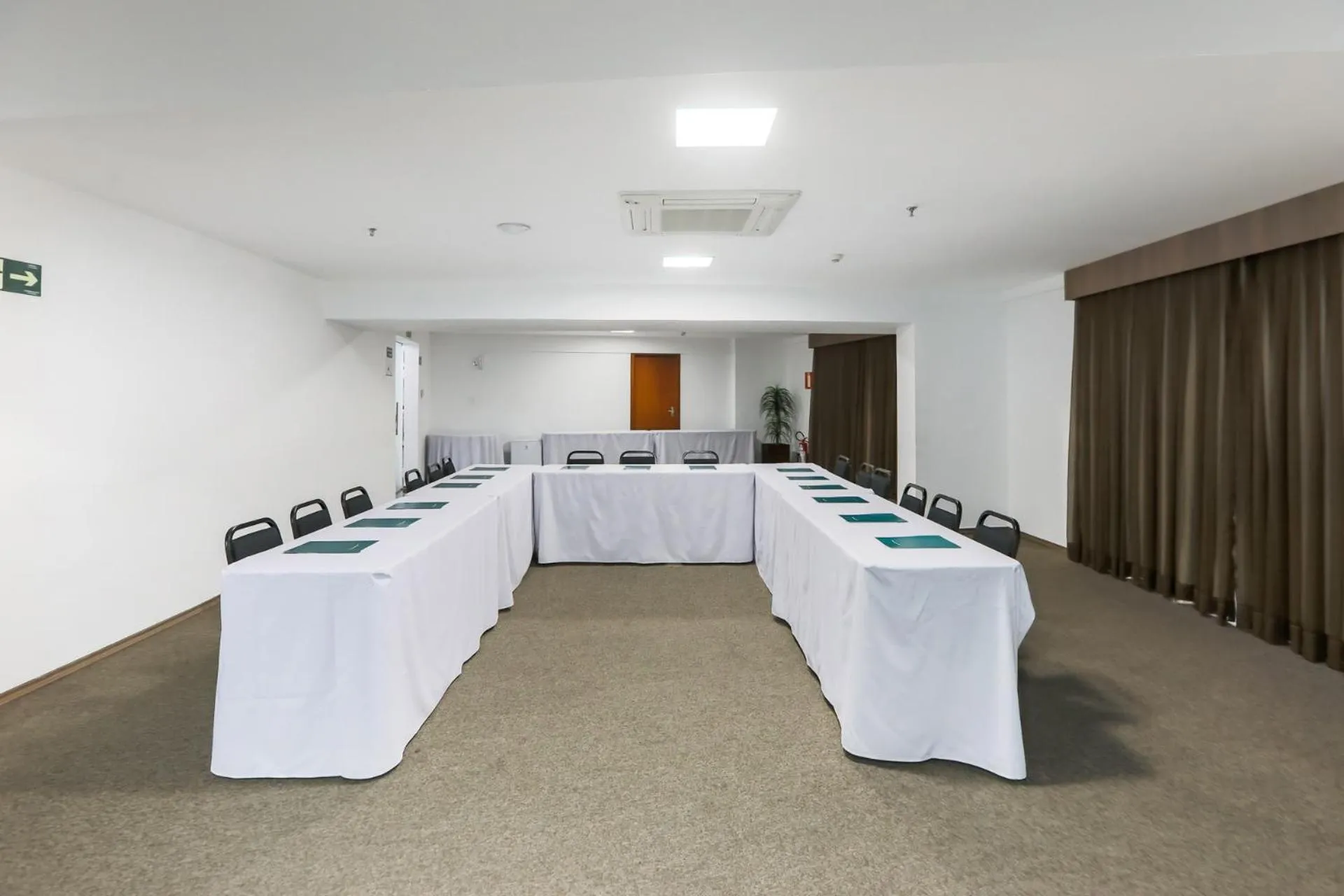 Meeting/conference room in San Diego Suítes Governador Valadares