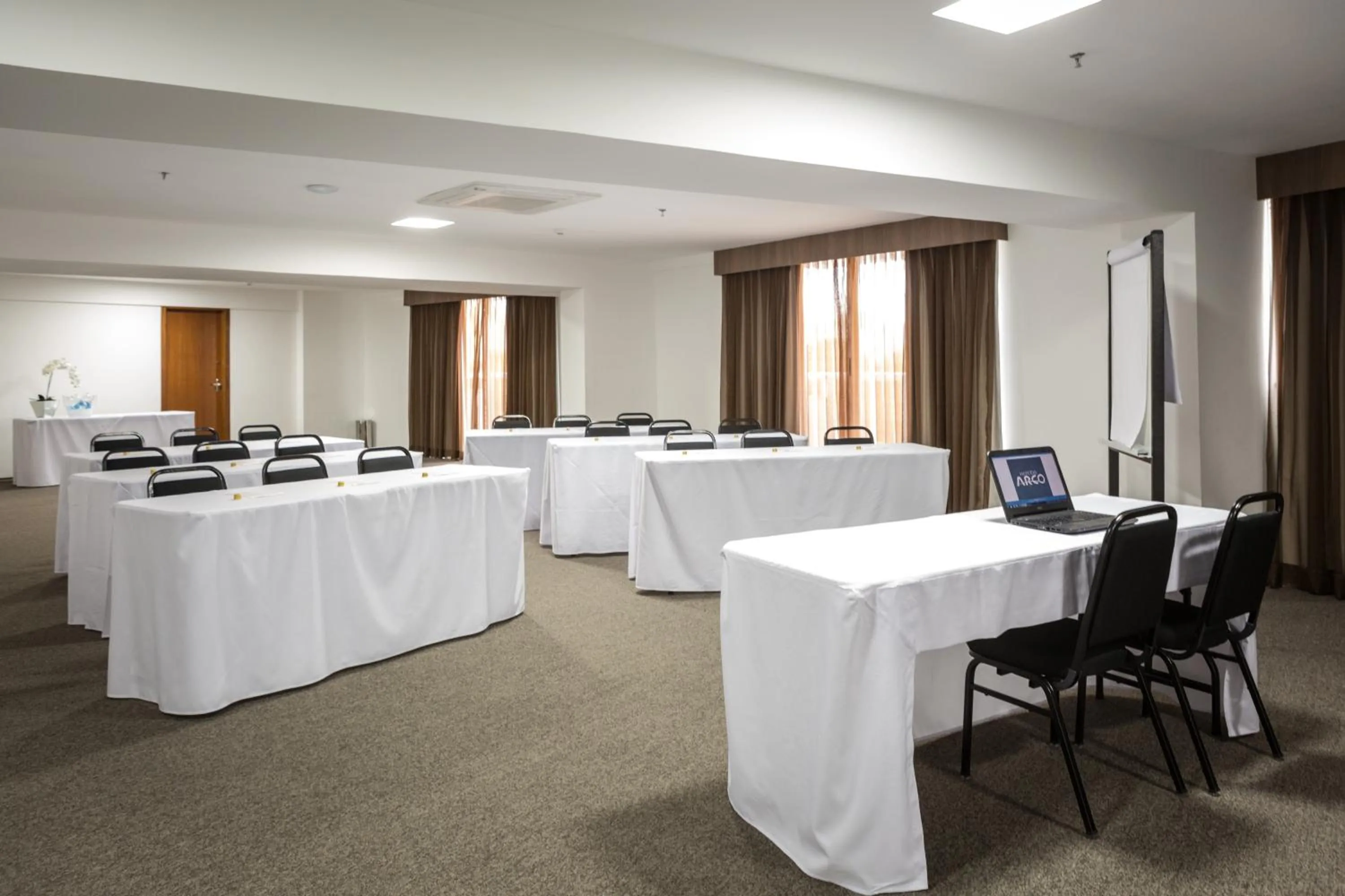 Day in San Diego Suítes Governador Valadares