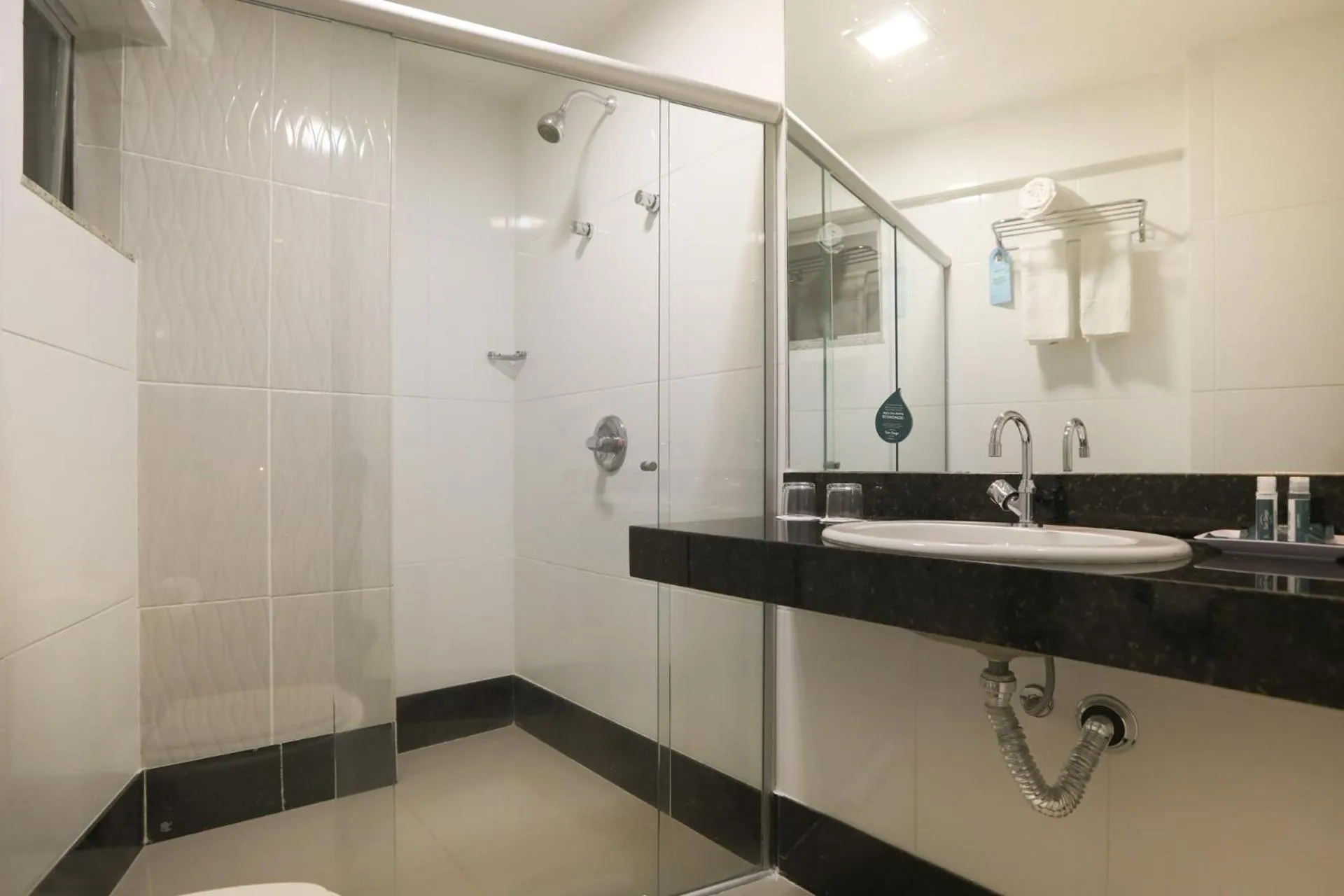 Bathroom in San Diego Suítes Governador Valadares