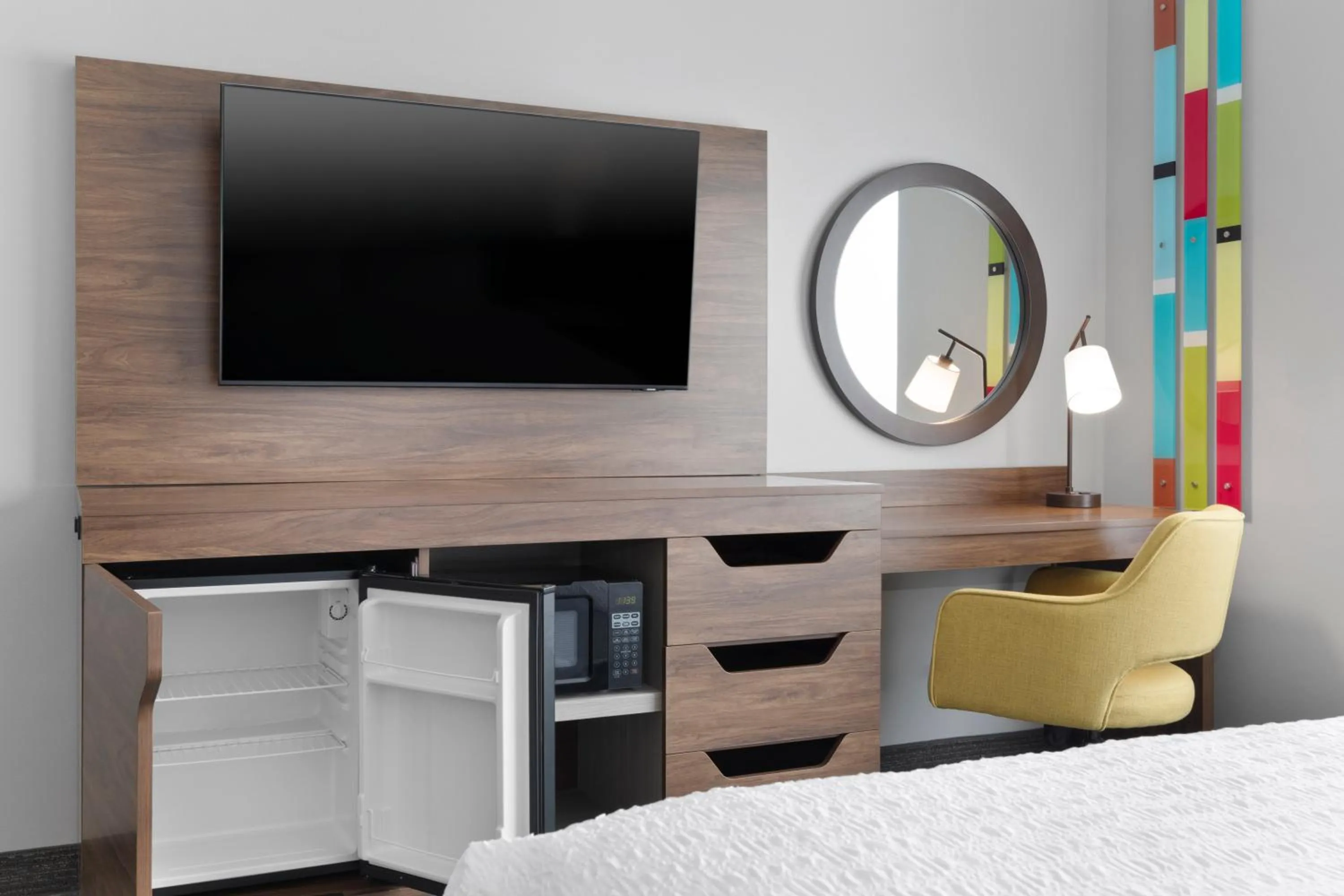 TV and multimedia in Hampton Inn Saline