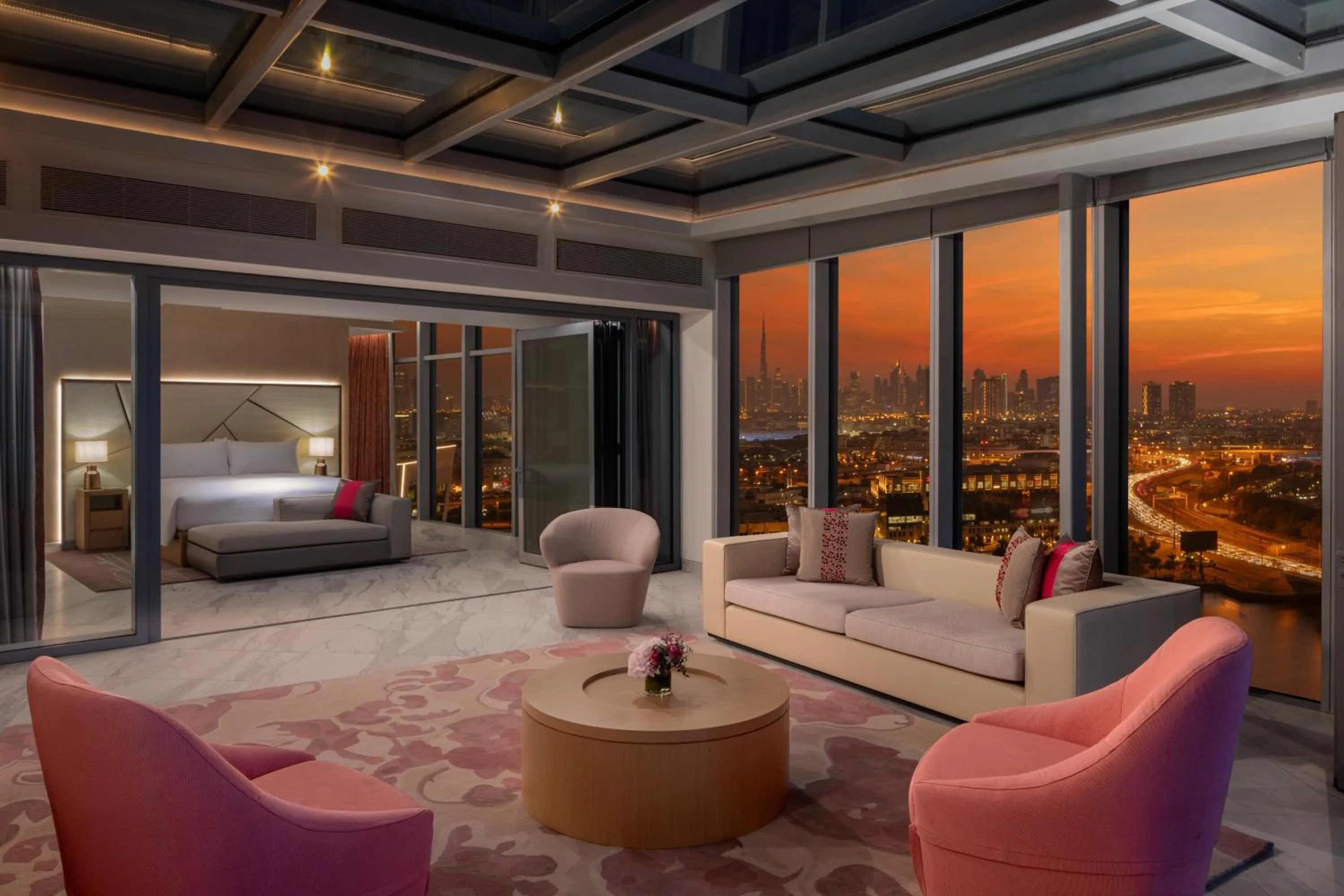 Living room, Bed in Hilton Dubai Creek Hotel & Residences
